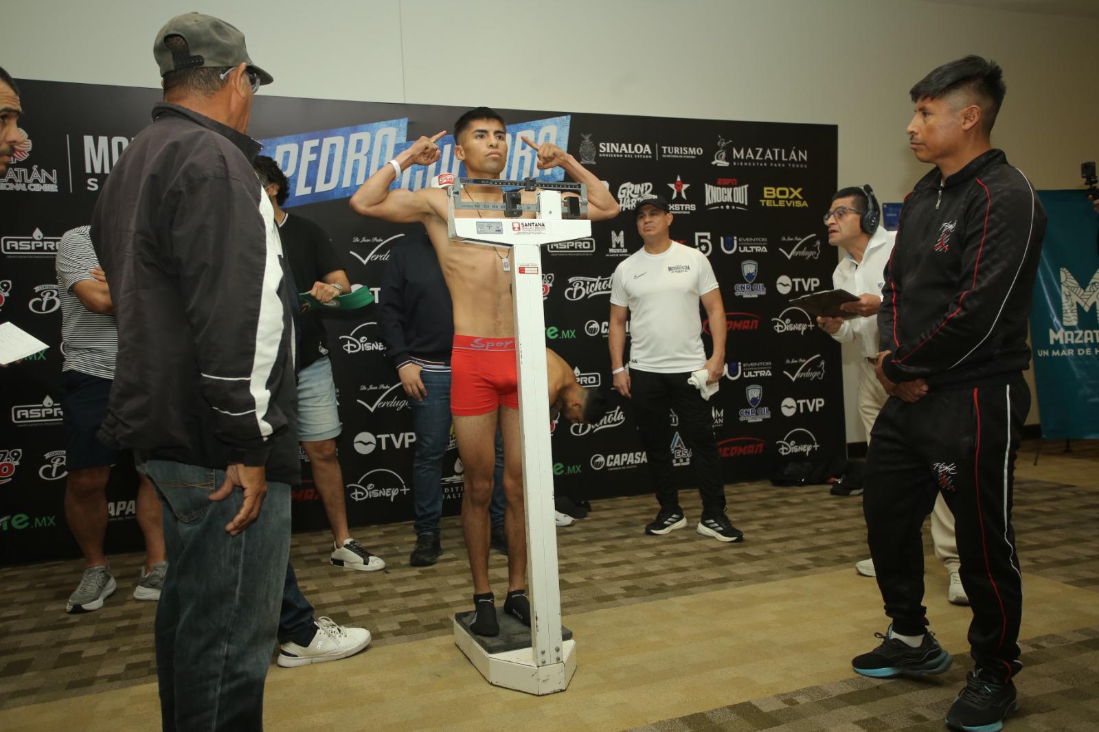 $!Cumplen pugilistas con el peso para velada de este viernes en Mazatlán