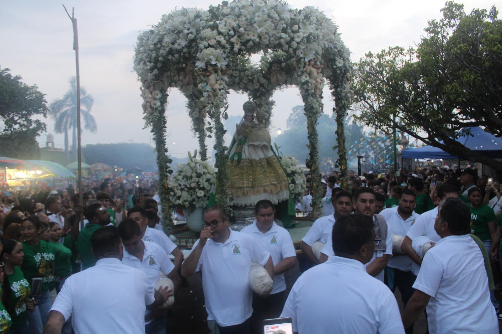 $!Intenso calor aviva fervor en feligreses durante la edición 294 de la solemnidad de la Virgen del Rosario