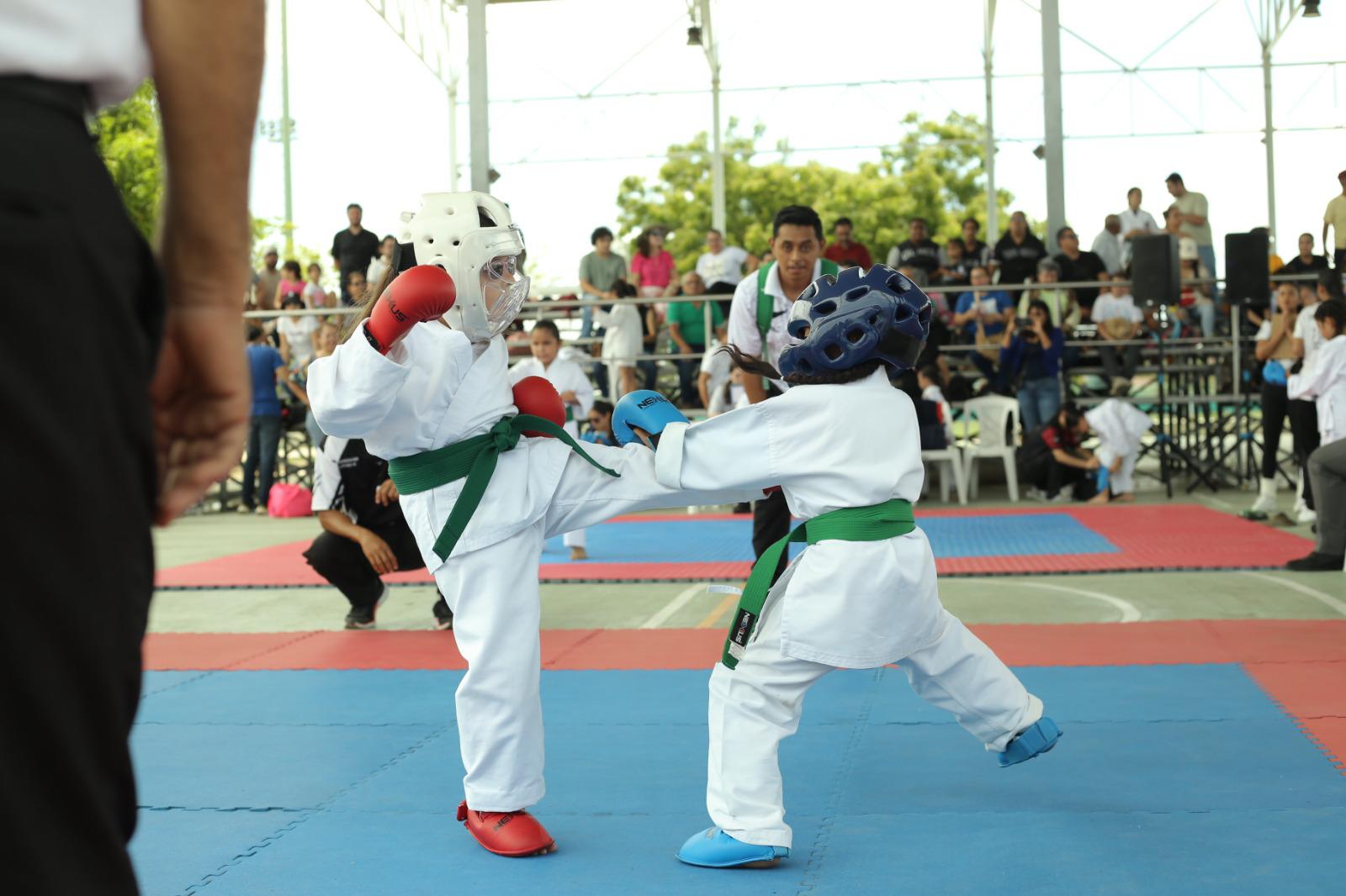 $!Grandes combates se efectuaron en la competencia.