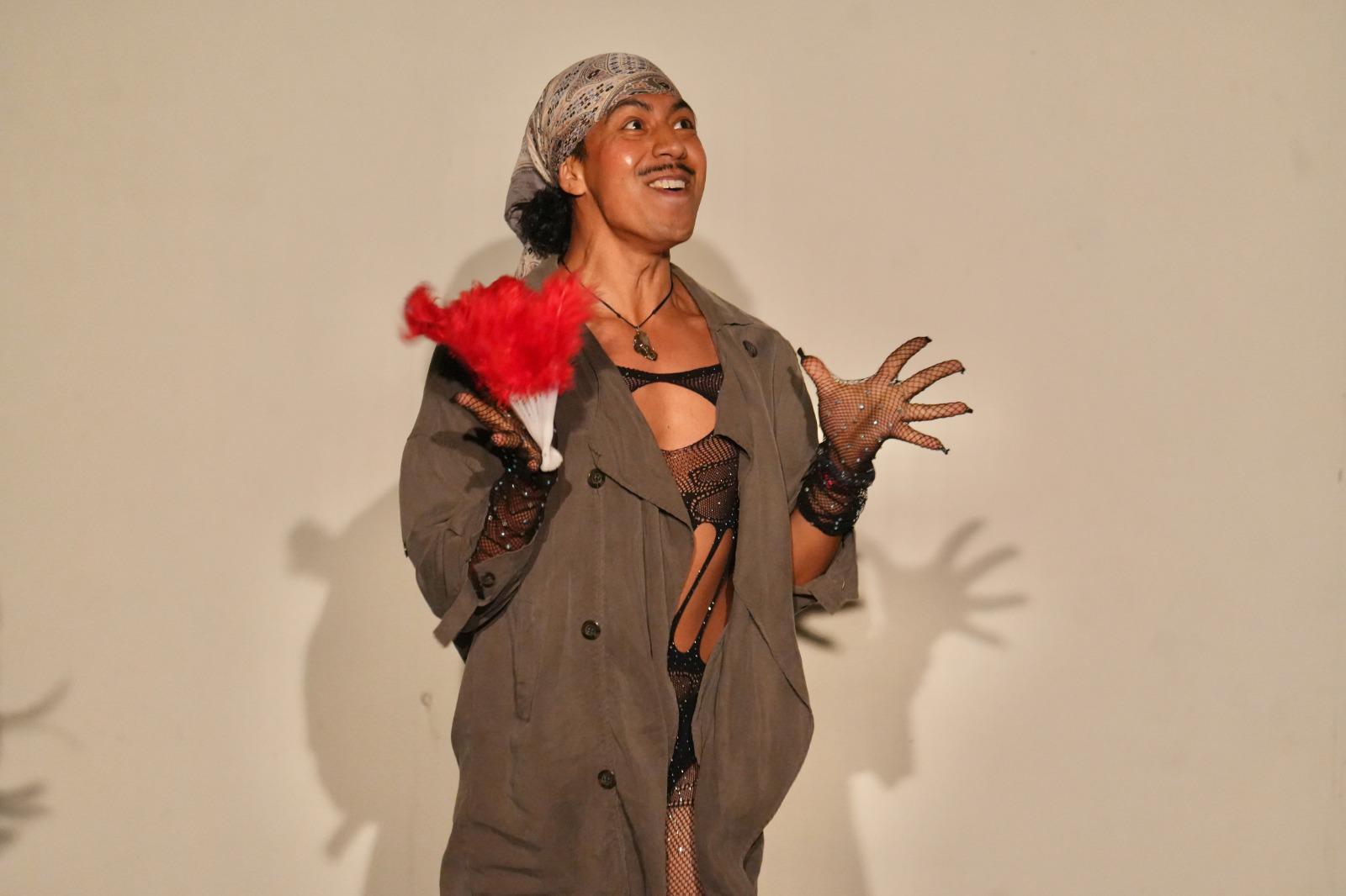 $!Juan Martínez, en su personaje Rudy, durante más de una hora hizo reflexionar al público.