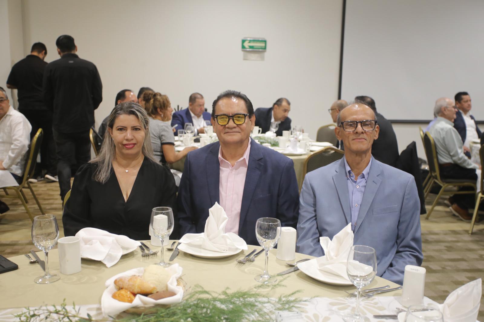 $!María de los Ángeles Tostado, Francisco Rodríguez Barrera y José Trinidad Osuna Lizárraga.