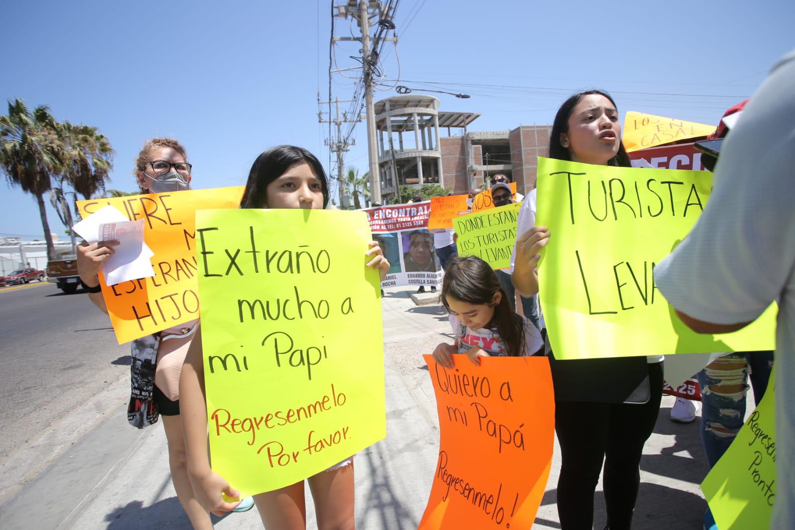 $!Familiares de jóvenes de Monterrey privados de la libertad en Semana Santa en Mazatlán exige aparezcan sanos y salvos