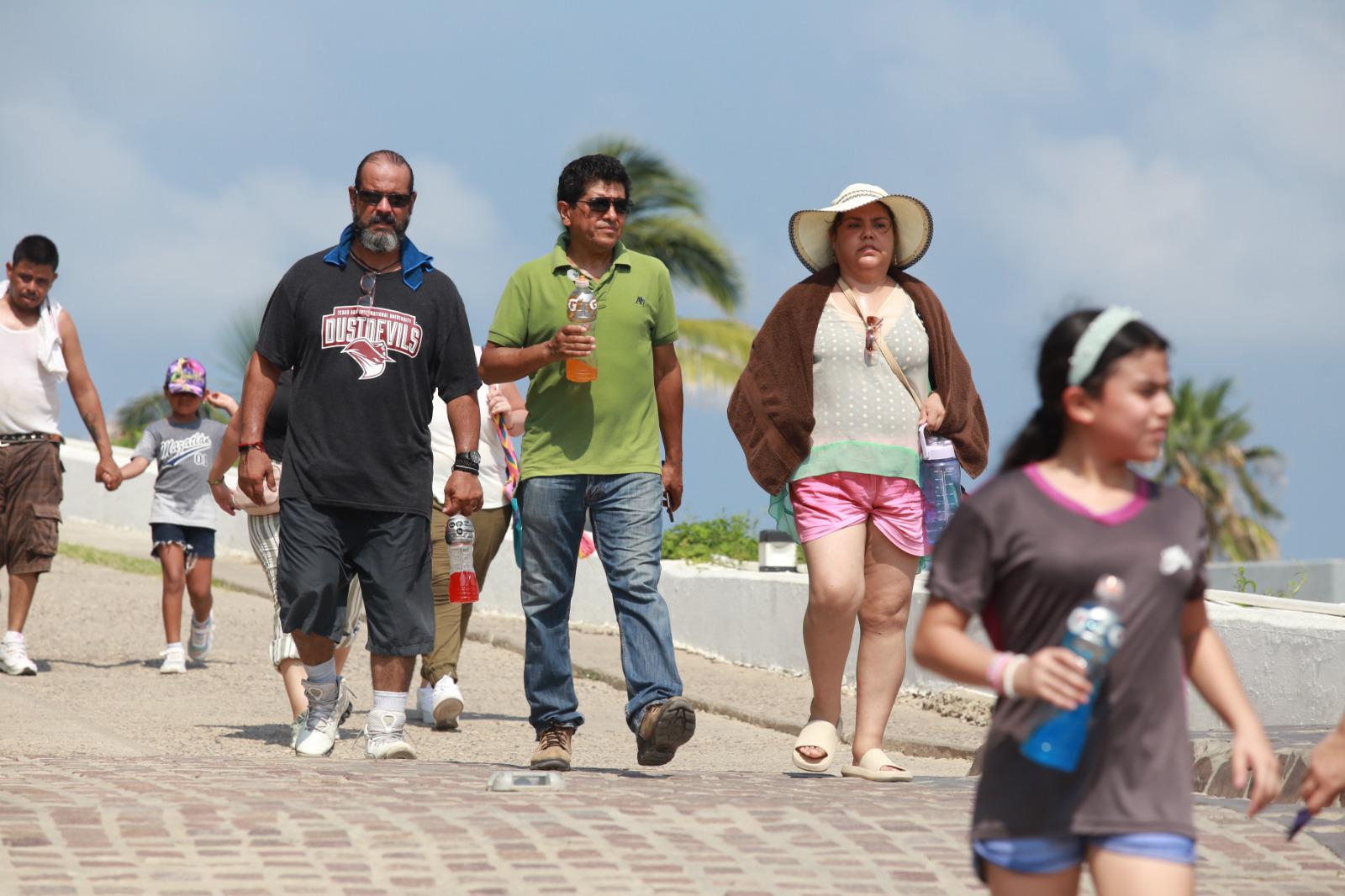 $!Altas temperaturas obligan de nuevo al cierre del Faro Mazatlán