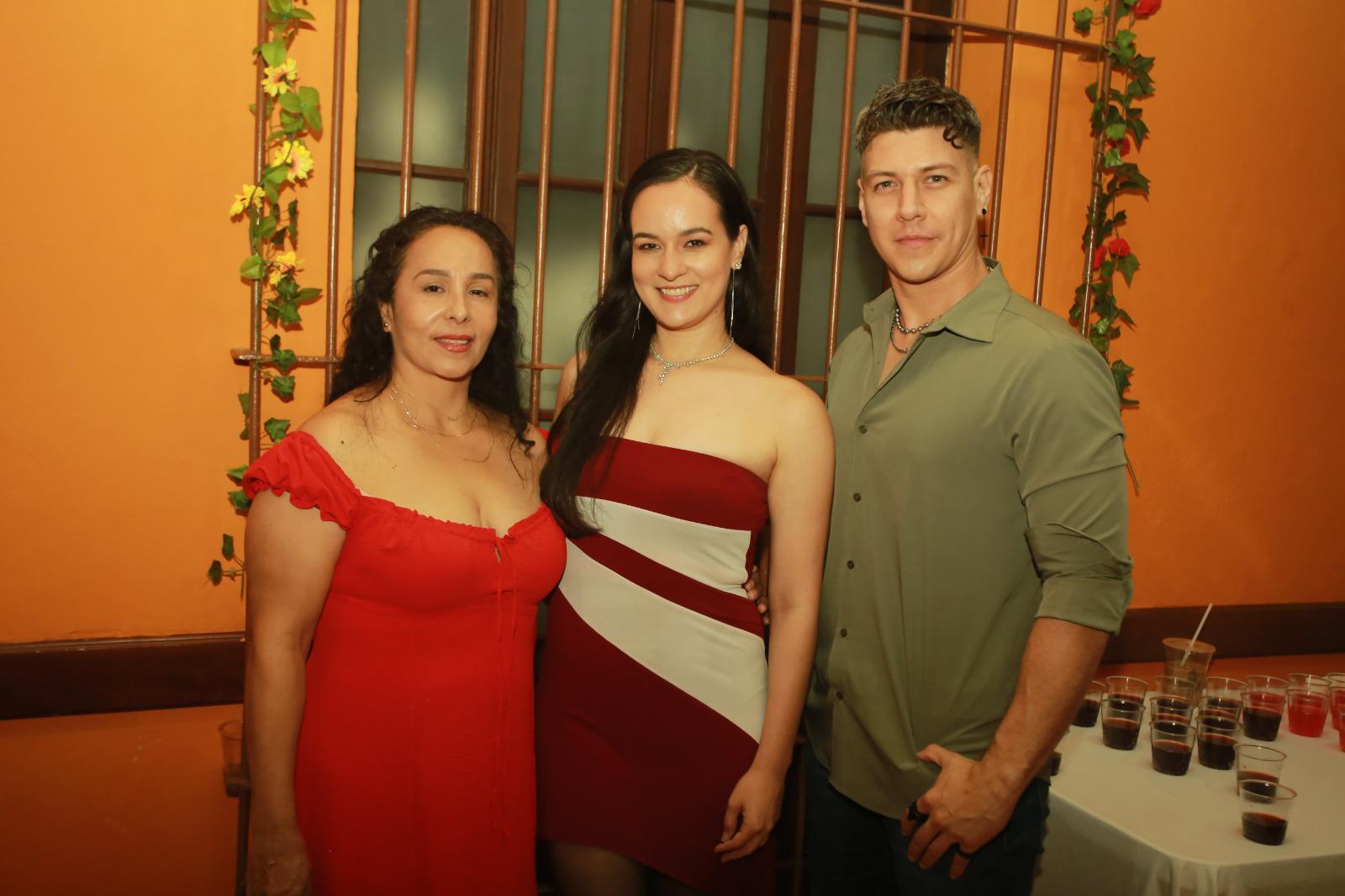 $!Elvia Melgarejo, Alicia Rose y Han Osuna.