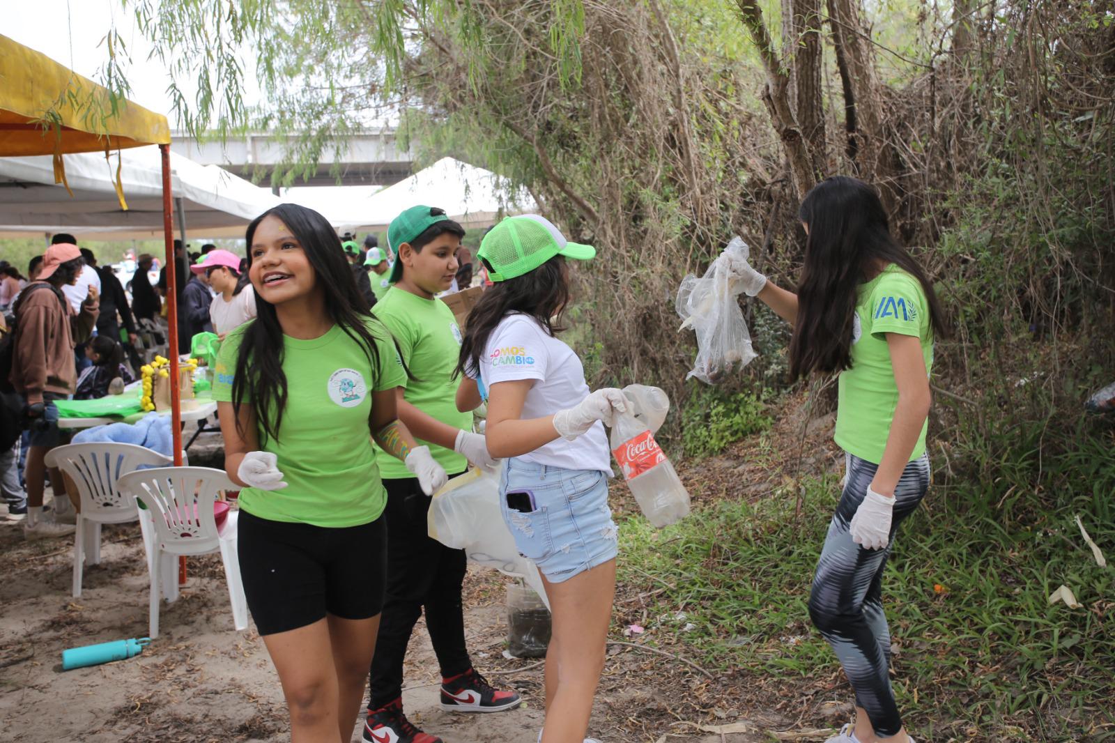 $!Cientos de personas se reúnen a limpiar el río Presidio en Mazatlán
