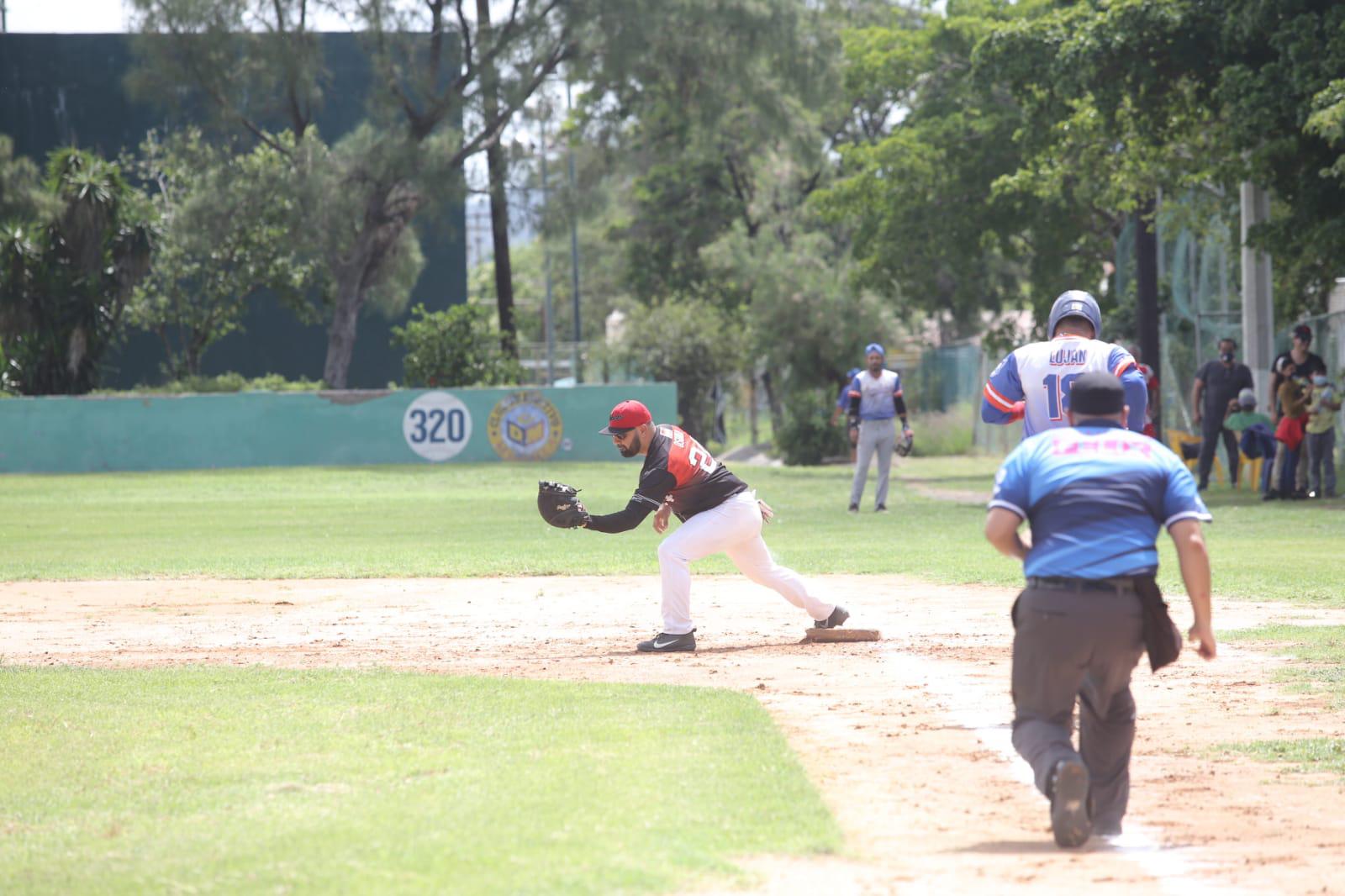 $!SUTERM logra electrizante campeonato en el beisbol 40 Años y Más del Muralla