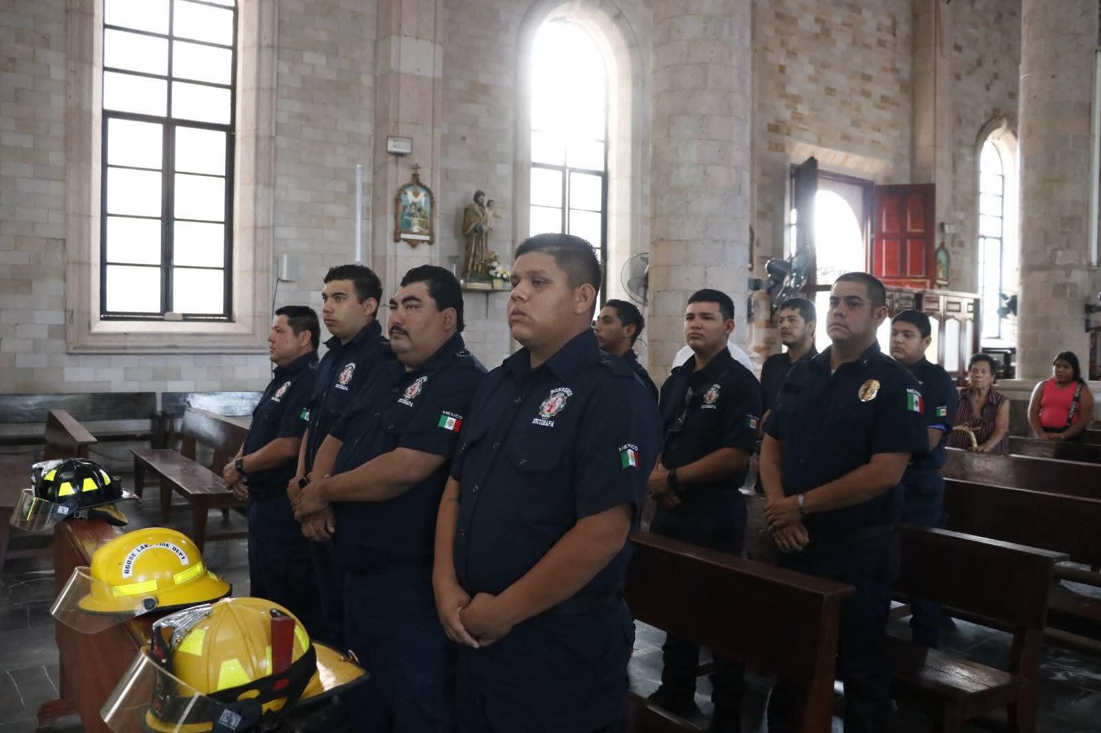 $!Escuinapa honra a sus bomberos con emotiva misa y mensaje de unidad