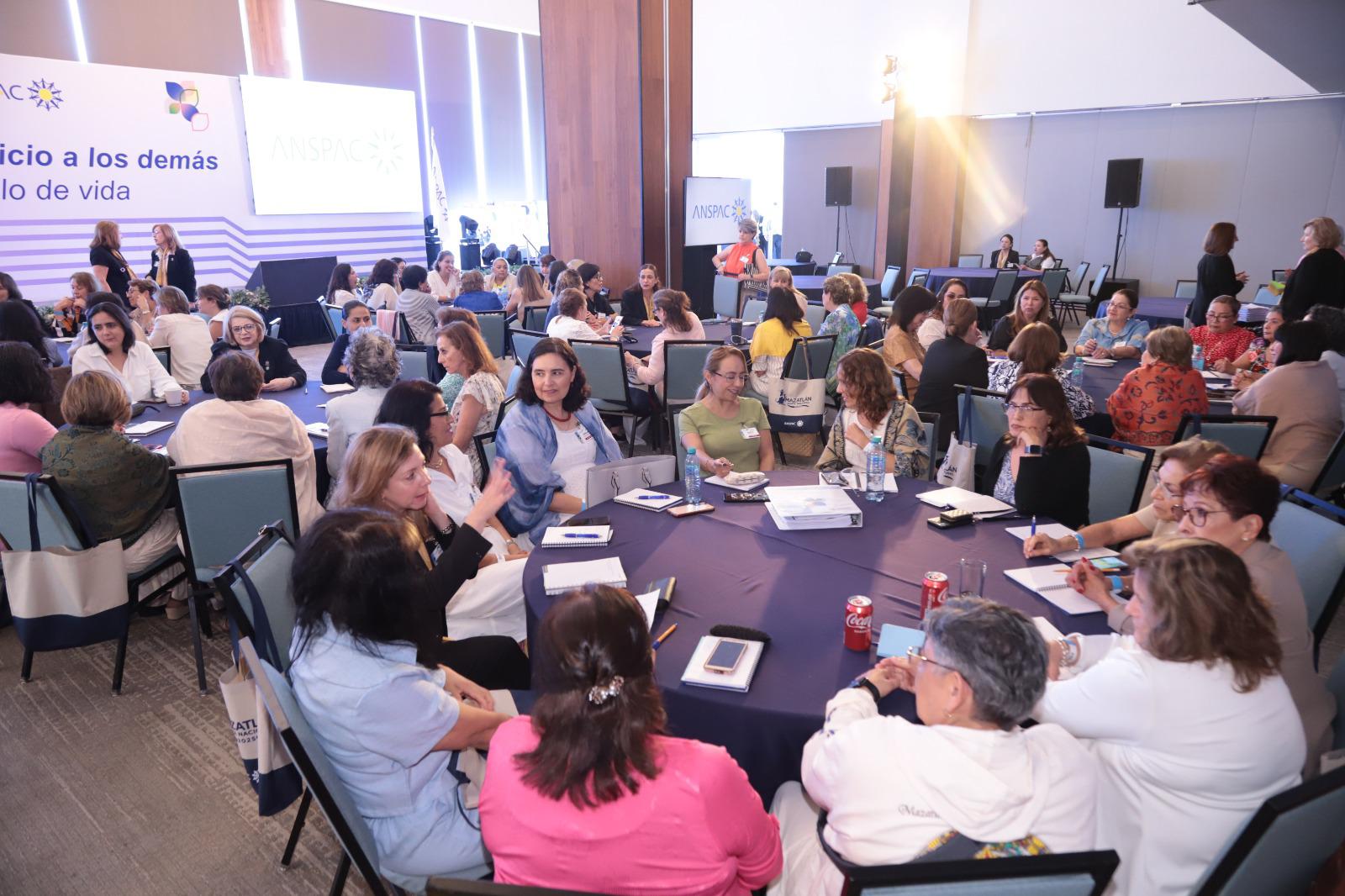 $!Las asistentes participaron en diversos talleres.