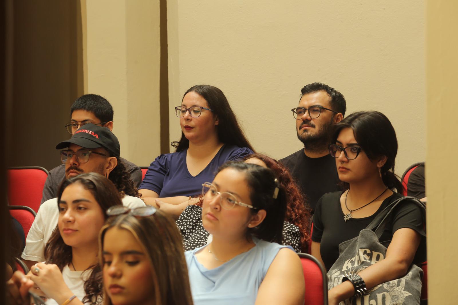 $!Entre los asistentes estuvo el actor y dramaturgo mazatleco Manolo Díaz.