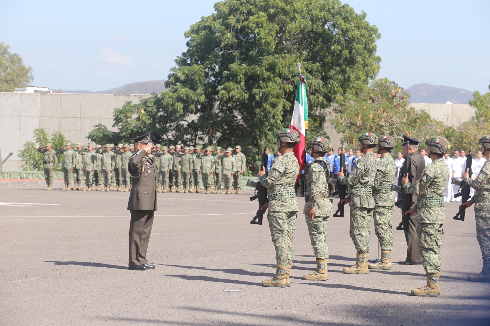 $!Asume General Ávila Alcocer mando de Tercera Región Militar y rinde protesta de Bandera