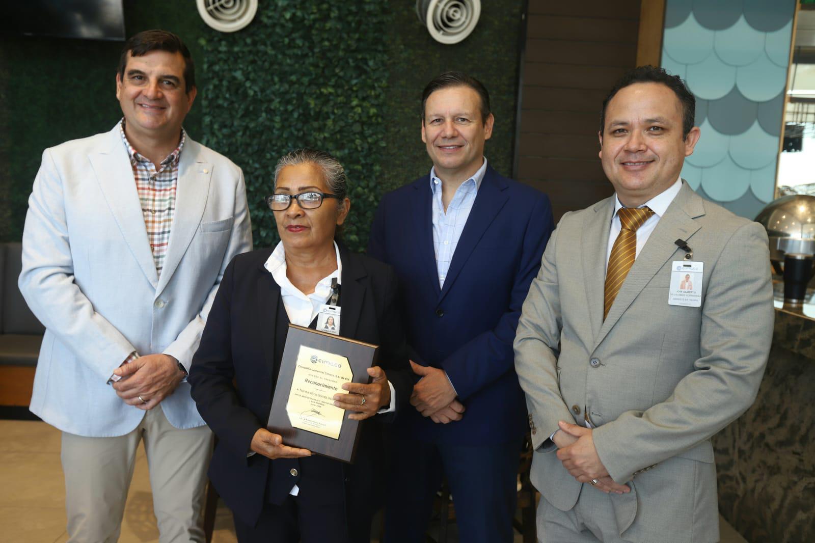 $!Norma Alicia Gómez Valdez celebra sus 10 años de colaboradora.