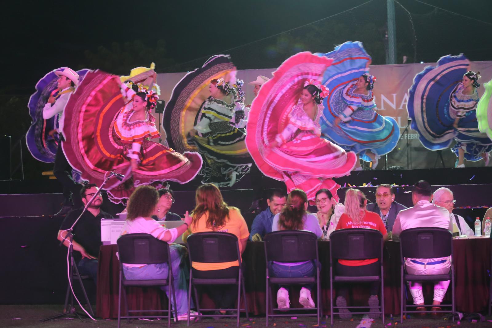 $!Eileen Cruz y Guillermo Orrante toman ventaja en el primer cómputo del Carnaval de Mazatlán 2026