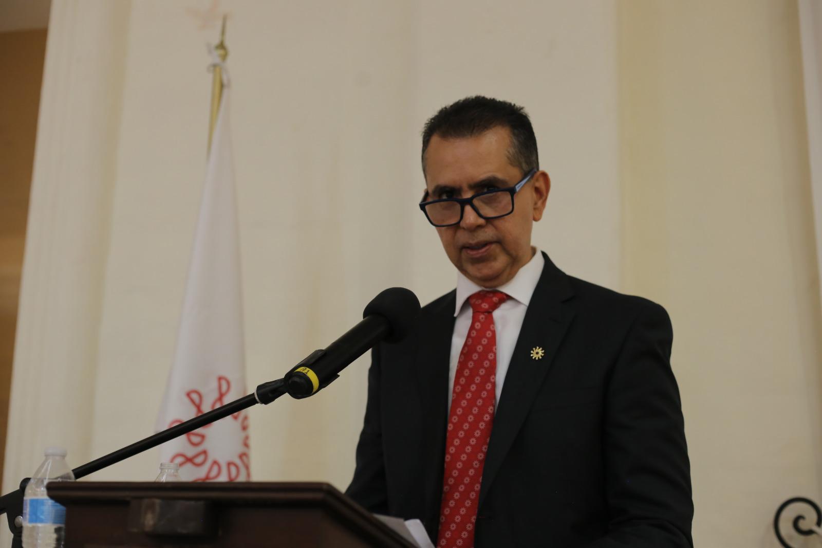 $!Abraham Valdés Lizárraga asume presidencia de Contadores Públicos de Sinaloa