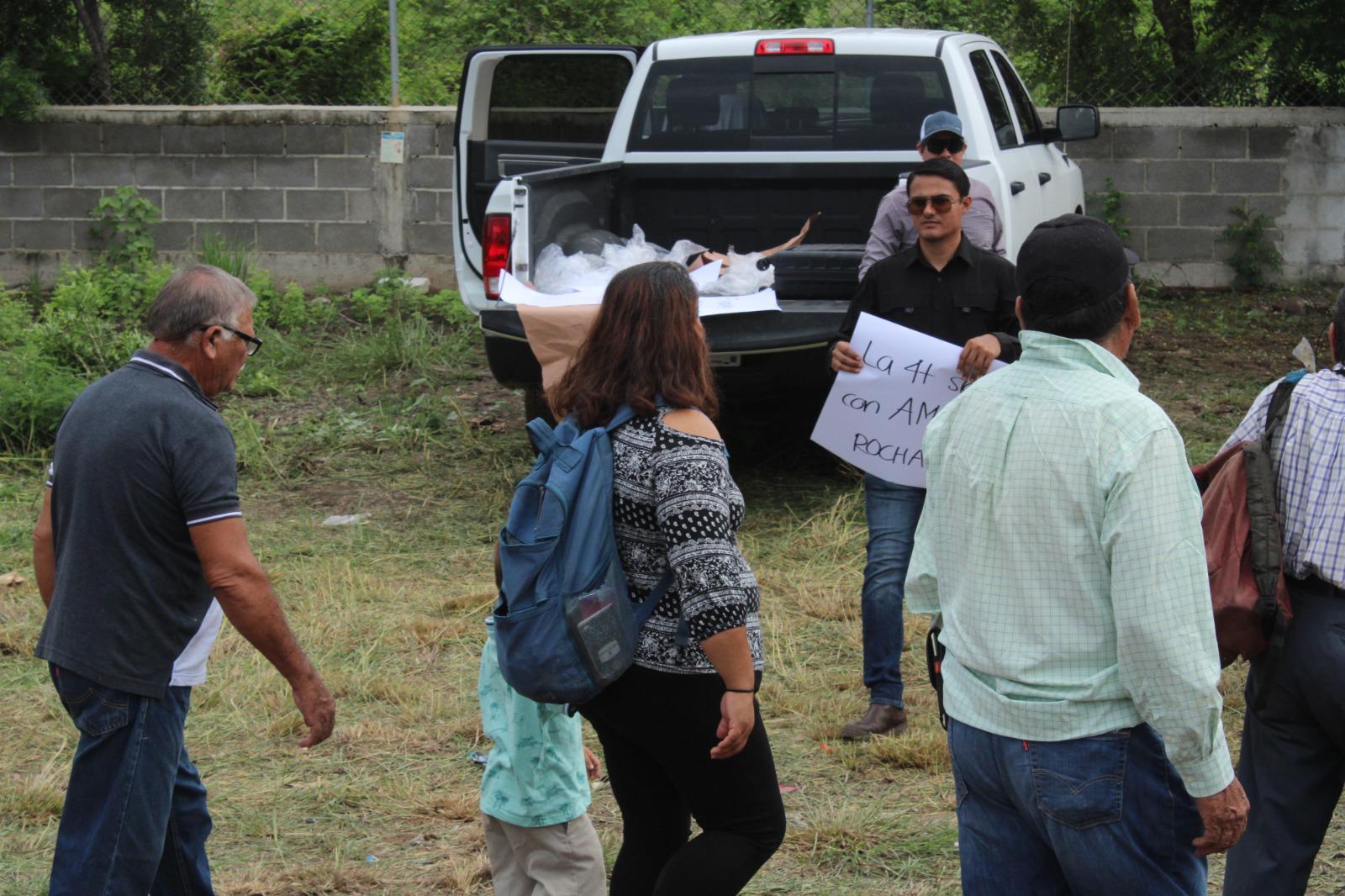 $!Entregan cartulinas en apoyo a Rocha Moya en evento de AMLO y Sheinbaum en Sinaloa