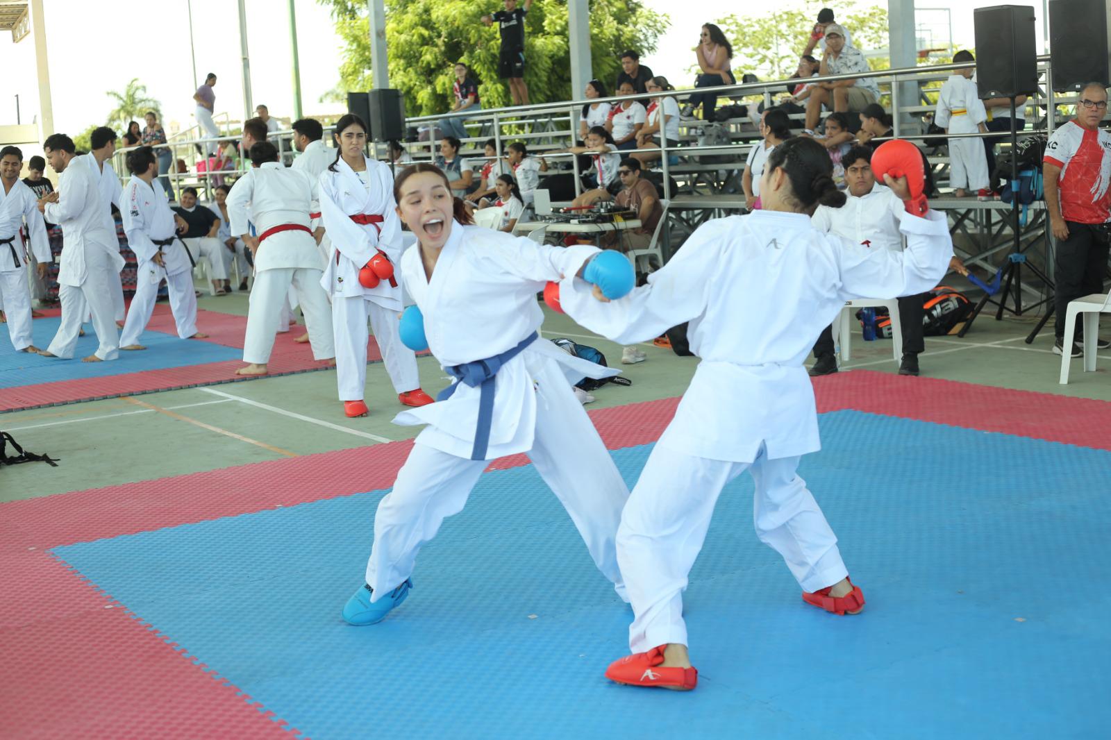 $!Lucen cintas negras en Copa Anual de Karate Noroeste