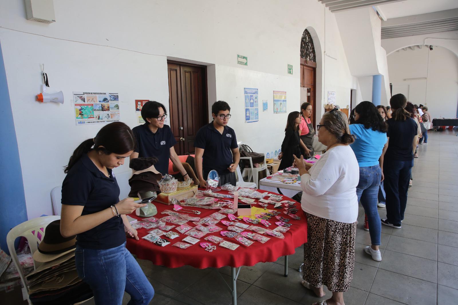 $!Apoyan a Orfanatorio Mazatlán y Asilo de Ancianos con donación de bisutería; sólo este sábado habrá bazar