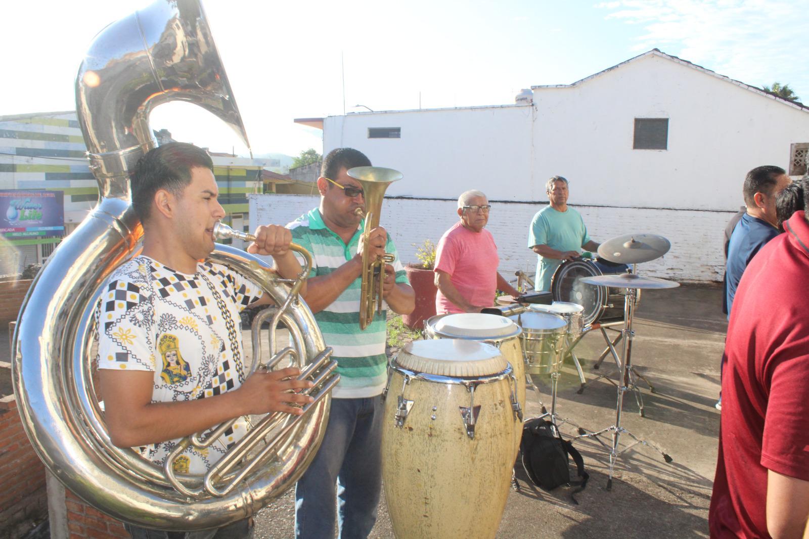 $!Con Mañanitas y misa celebran en Rosario la solemnidad del Sagrado Corazón de Jesús