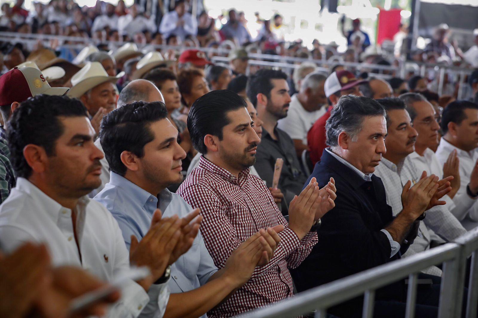 $!Viene bien ‘relevo generacional’, asegura AMLO en Badiraguato; arenga hablando de pensiones