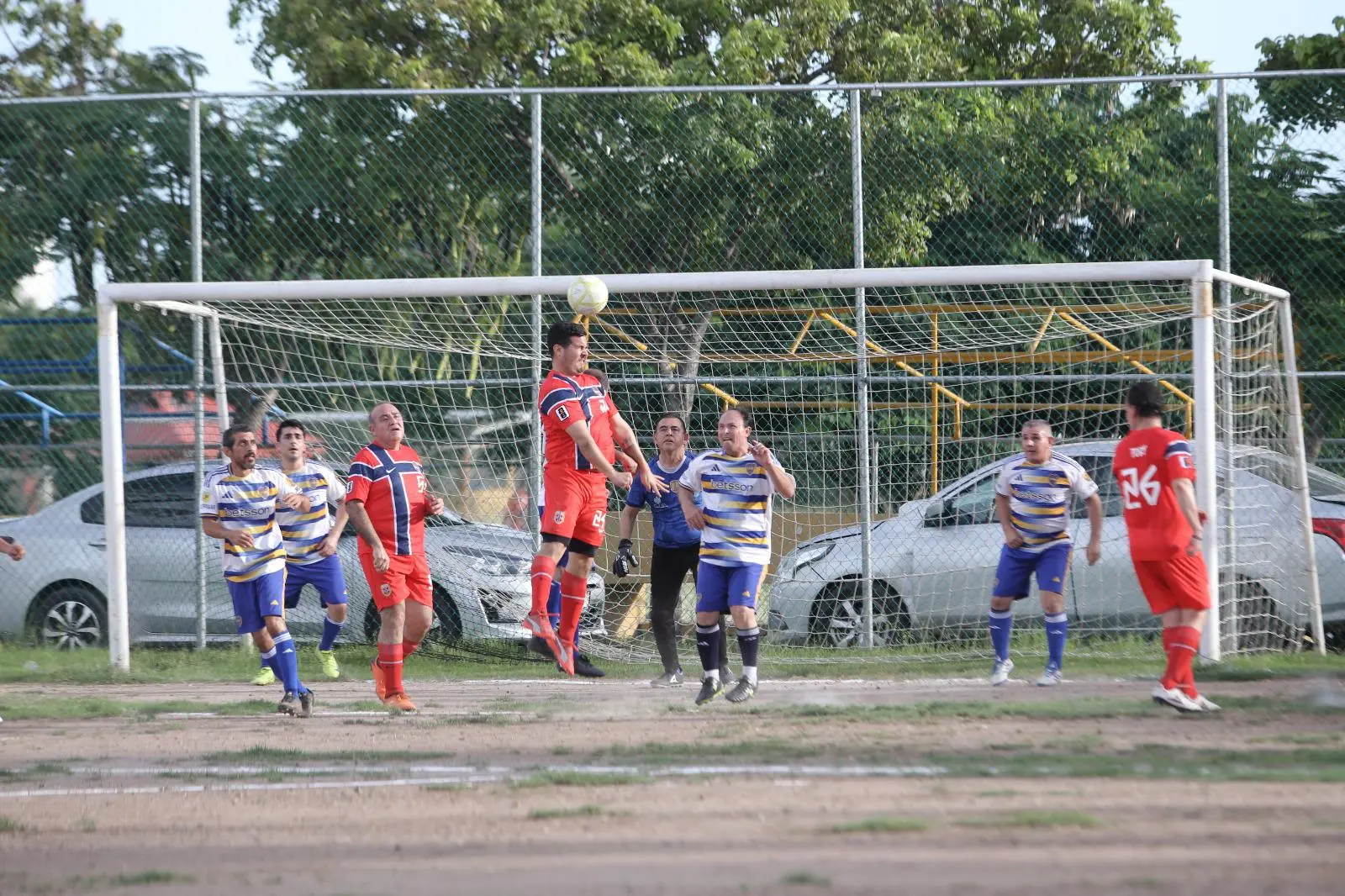 $!Sisel-Resomaz se queda corto en Liga de Futbol Intermédicos