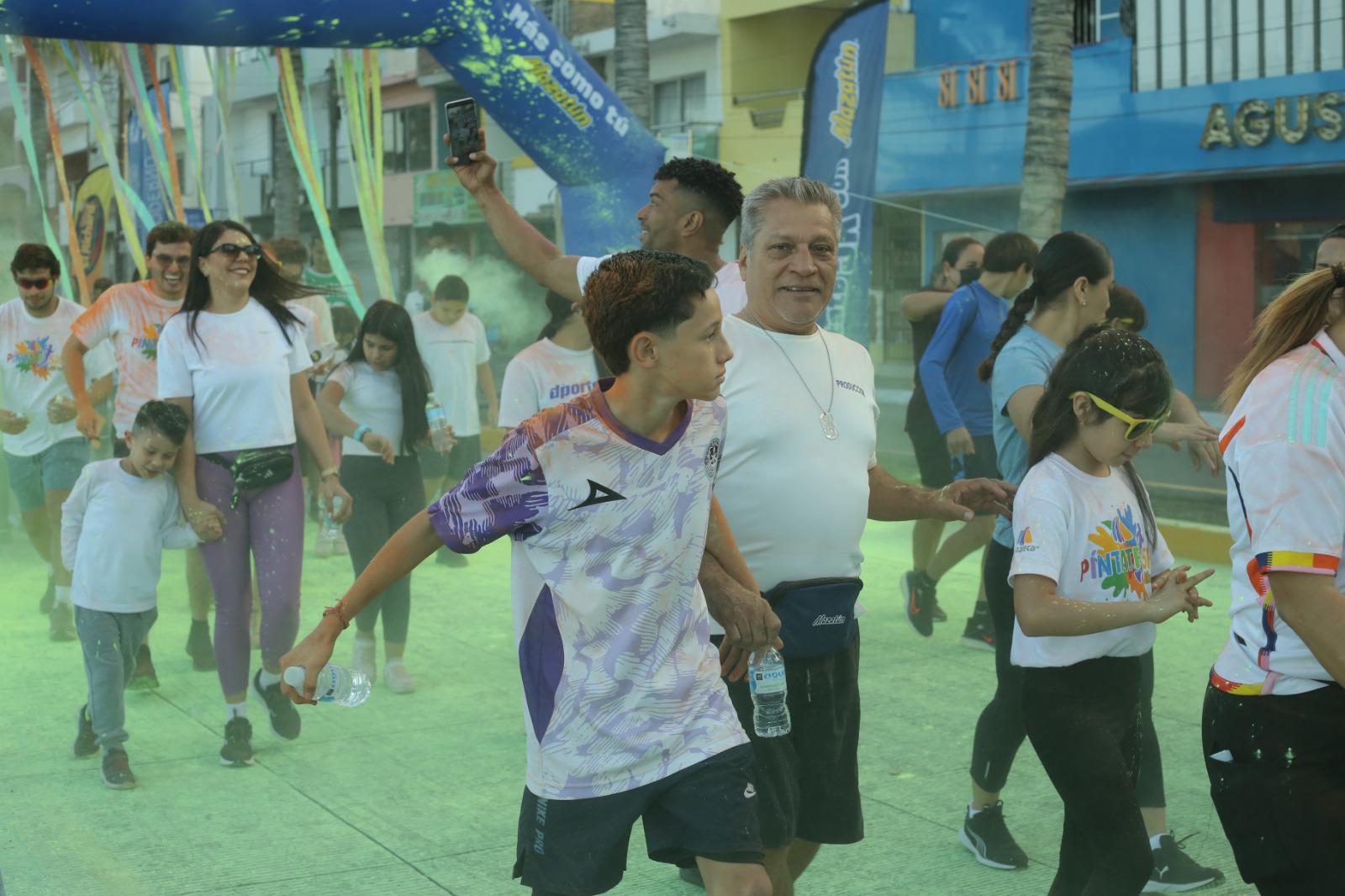 $!Se vive fiesta deportiva y de colores en la Carrera Píntate 5K Mazatún
