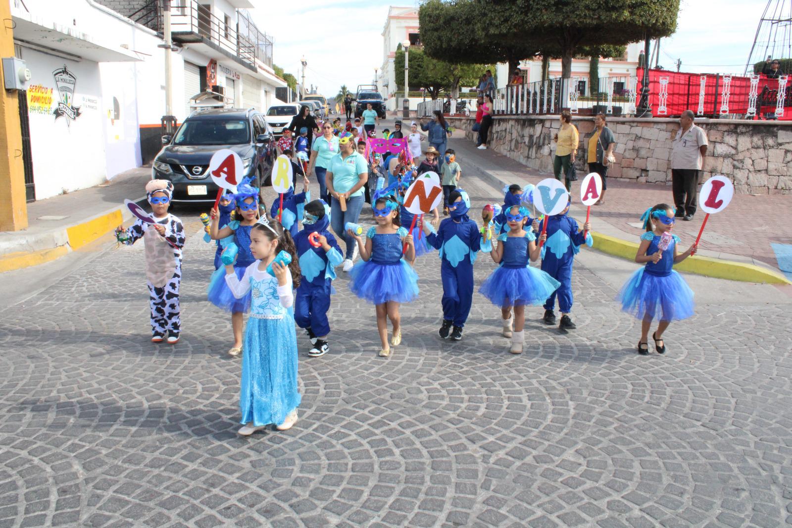 $!Viven su carnavalito alumnos del kínder ‘Martiniano Carvajal’ en Rosario