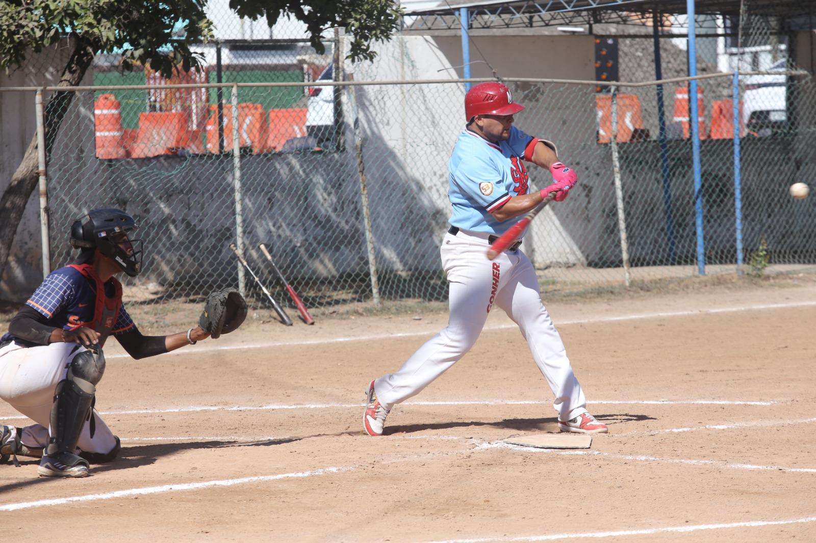 $!Cobaes le pega a Magisterio en Liga de Beisbol Magisterial