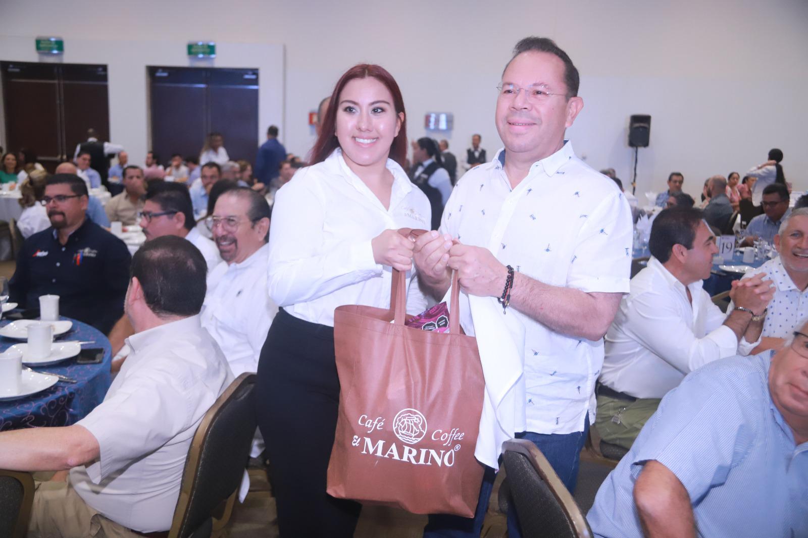 $!Adriana Baltazar y Luis Granados.