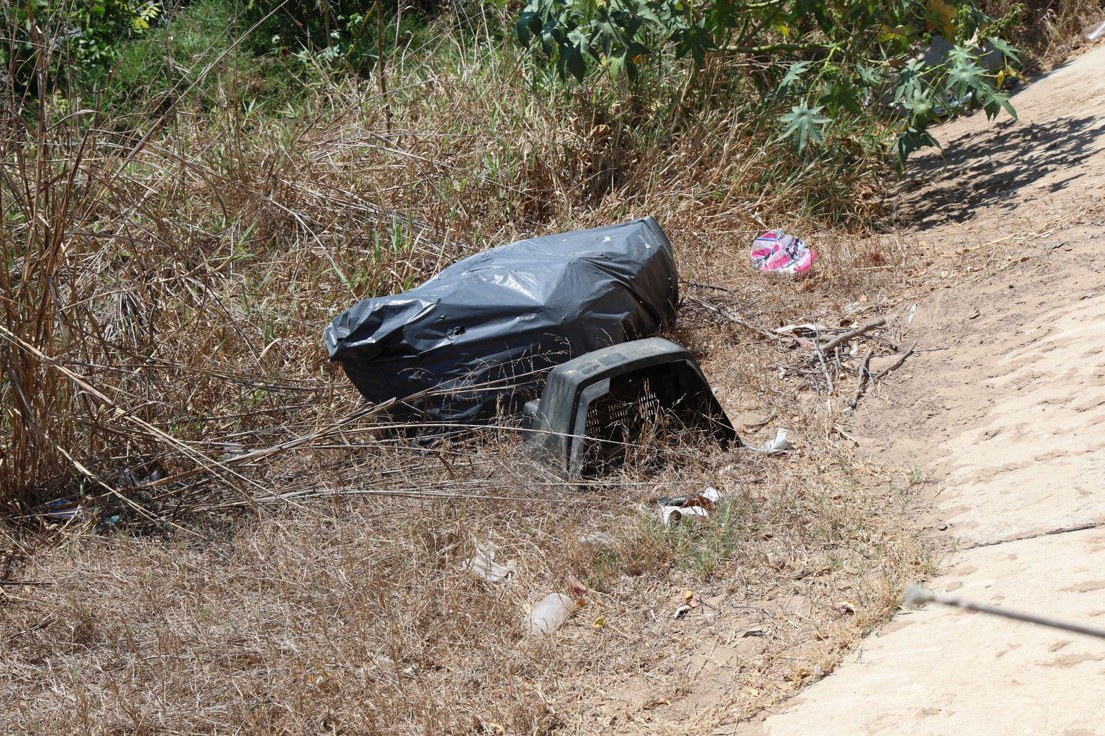 $!Basura y agua estancada afectan al Arroyo Jabalines y canales de Mazatlán