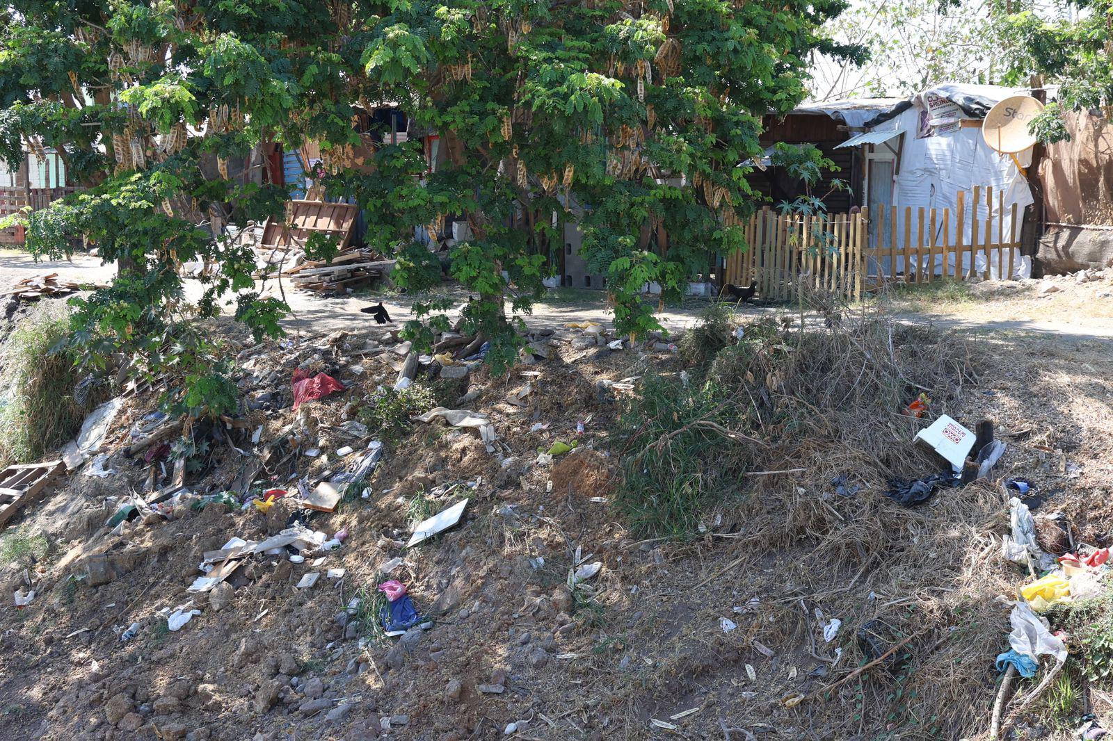 $!Basura y agua estancada afectan al Arroyo Jabalines y canales de Mazatlán