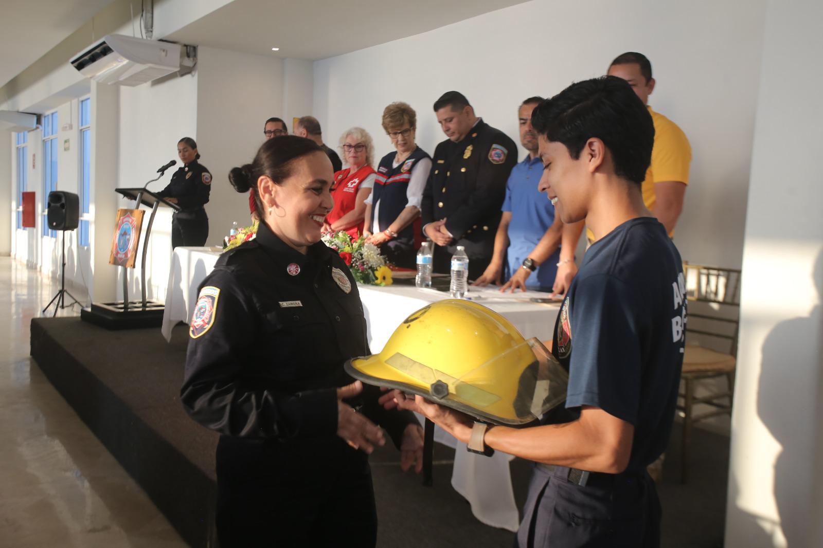 $!Celebra Bomberos Mazatlán su día entre reconocimientos y relevo generacional