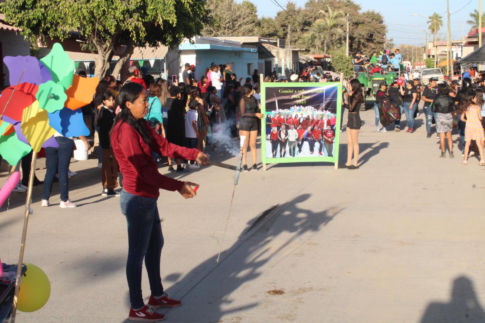 $!Disfrutan familias desfile de las tradicionales fiestas de marzo en Aguaverde, en Rosario