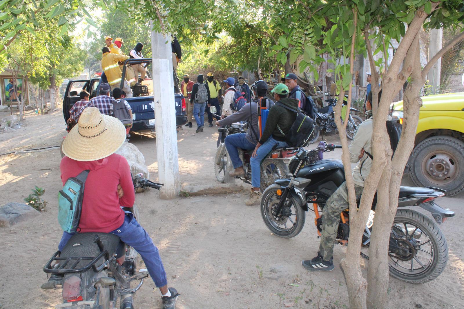 $!Pedro Damián deja sus vacaciones para unirse a la lucha contra el incendio forestal en Rosario
