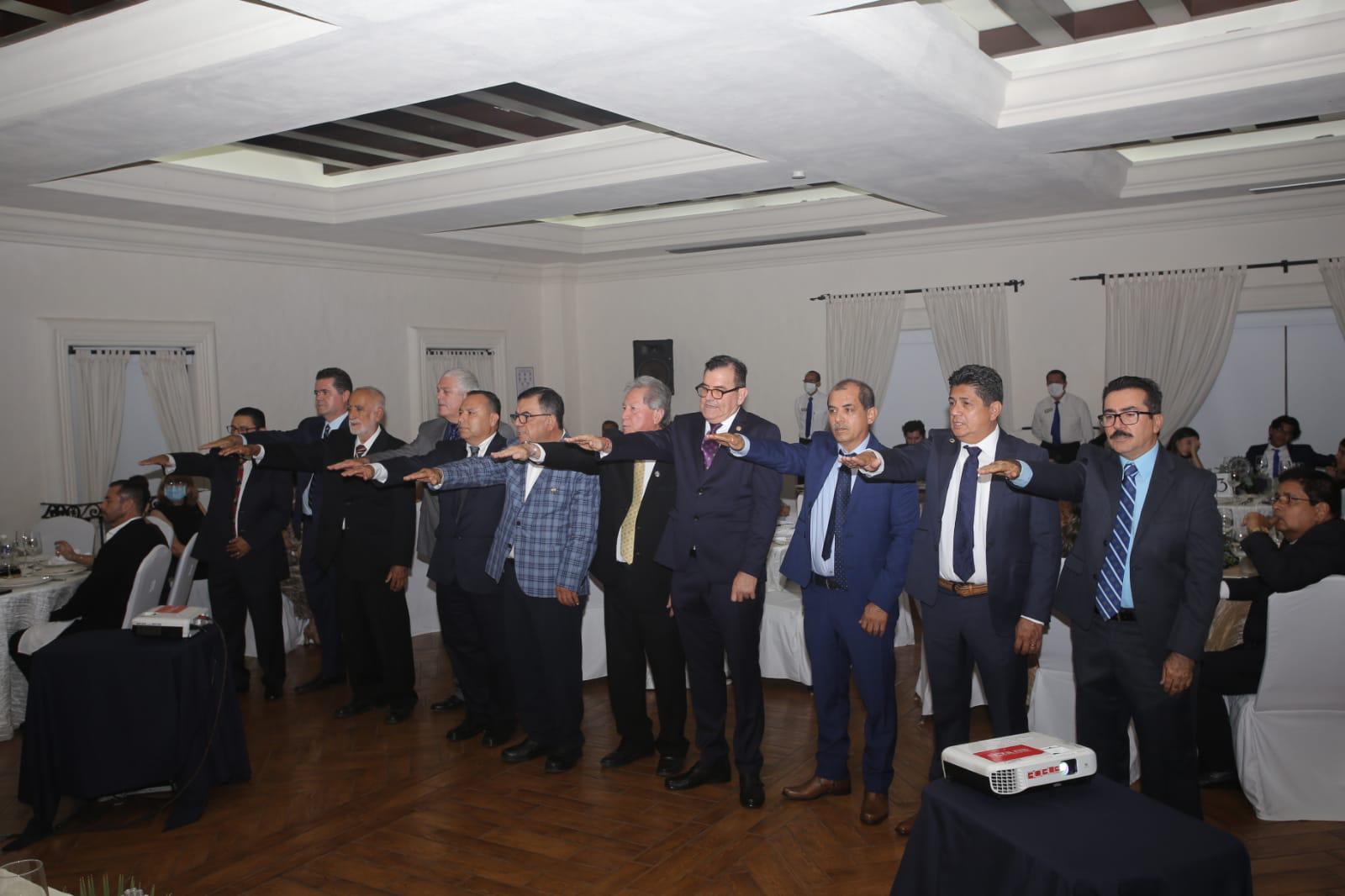 $!La nueva mesa directiva al momento de rendir protesta.