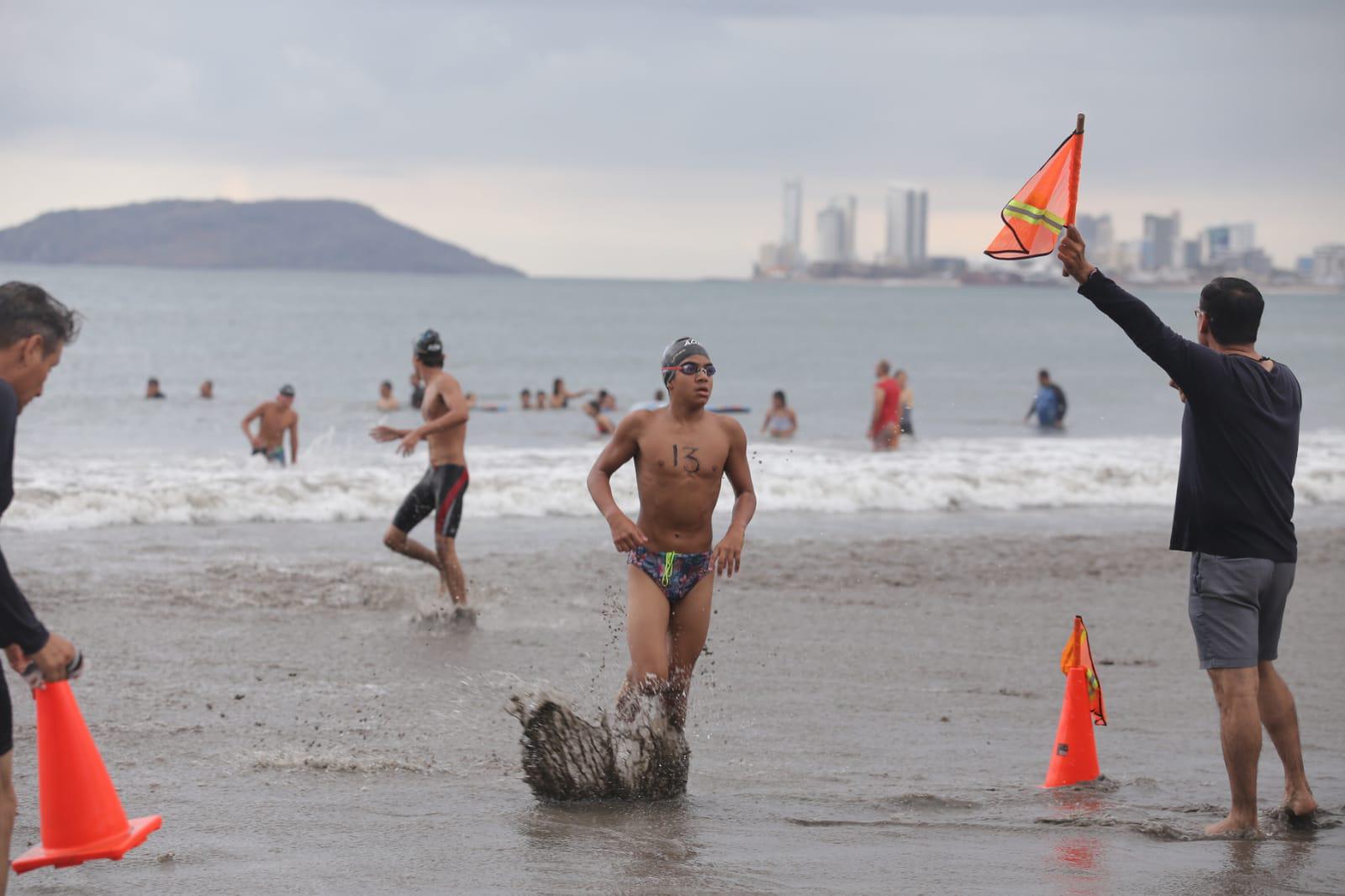$!Quetzalcóatl y Luna dominan las olas en Séptima Competencia Puntuable de Natación