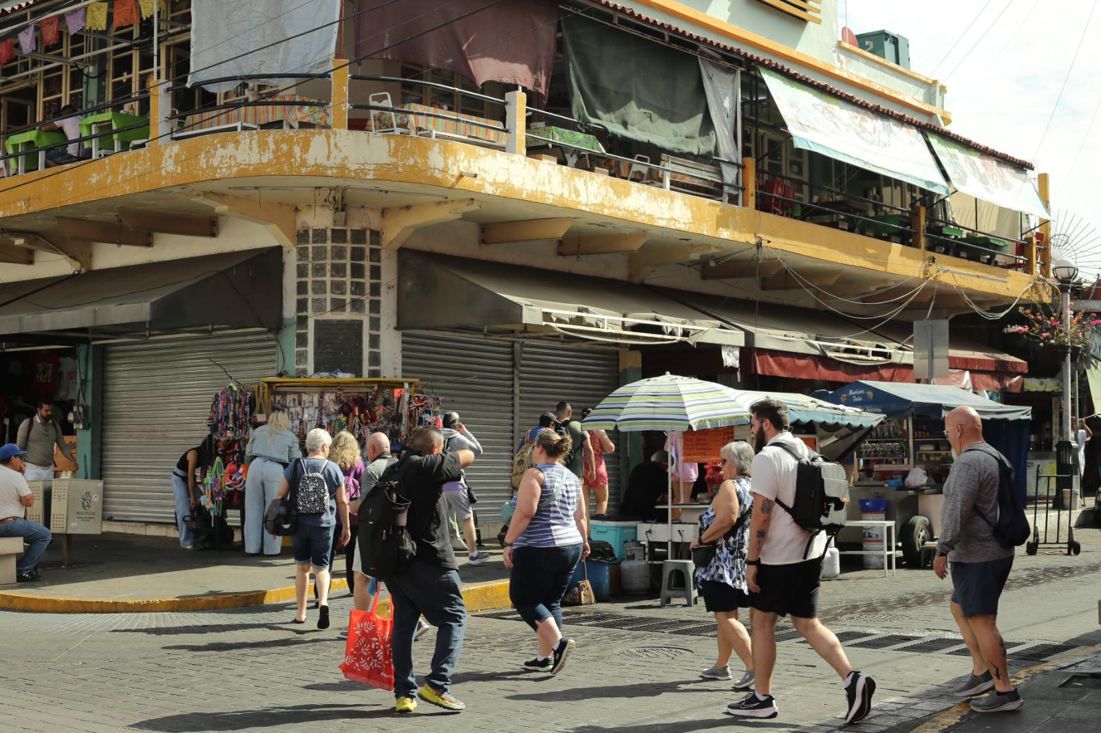 $!Recibe Mazatlán a más de 11 mil visitantes tras llegada de Koningsdam, Norwegian Bliss y Carnival Panorama