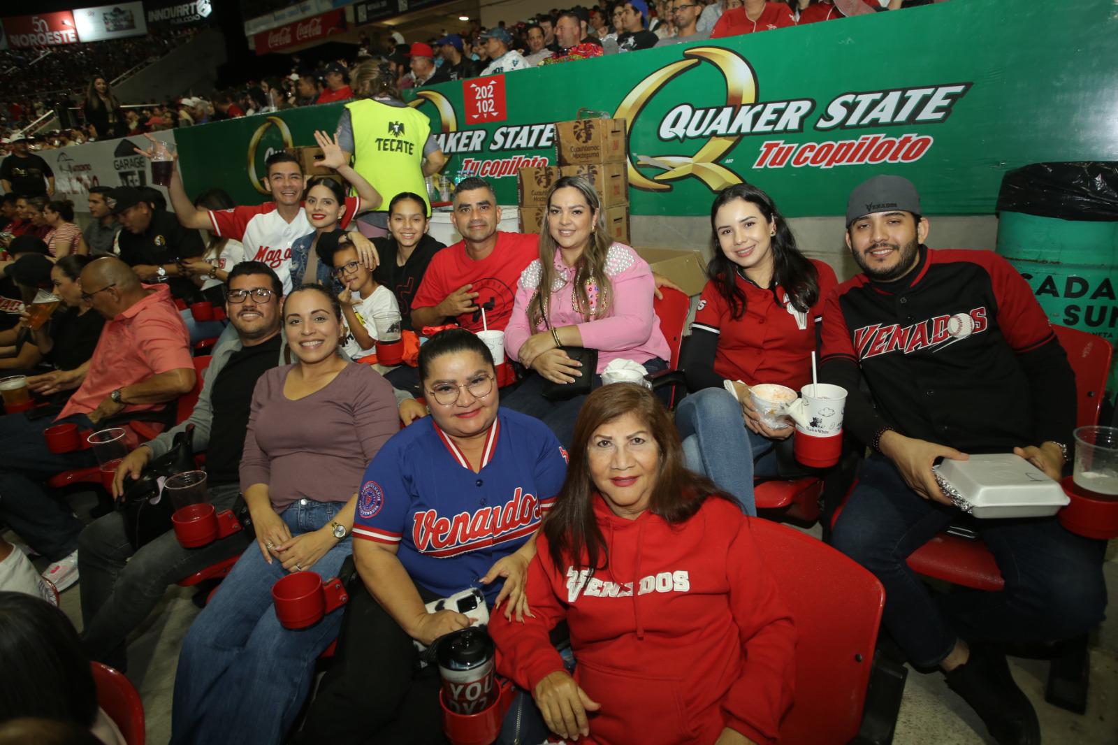 $!Los aficionados pasaron una excelente velada de beisbol.