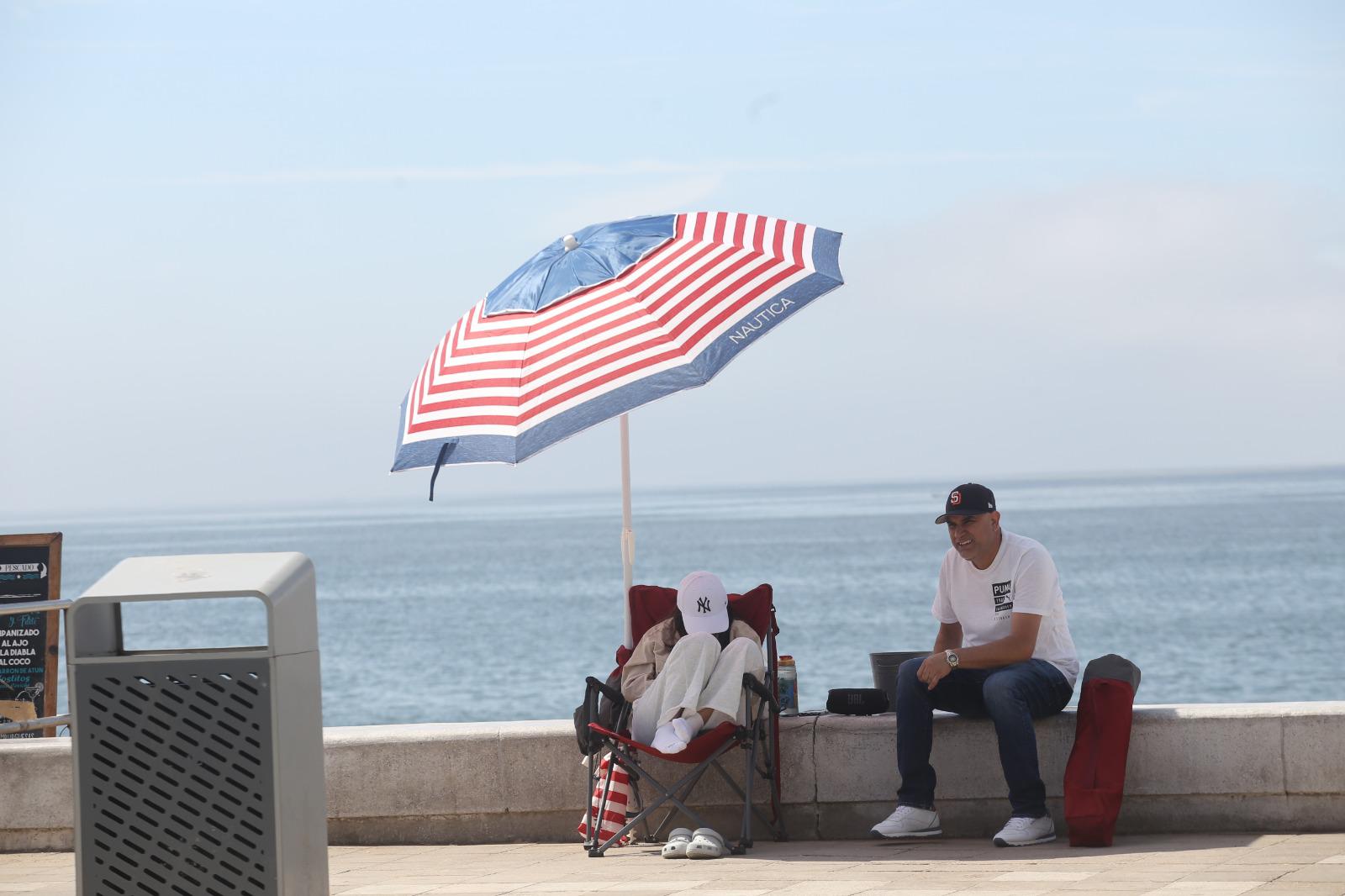 $!Continúa el apartado de lugares en el malecón para el desfile de Carnaval de Mazatlán