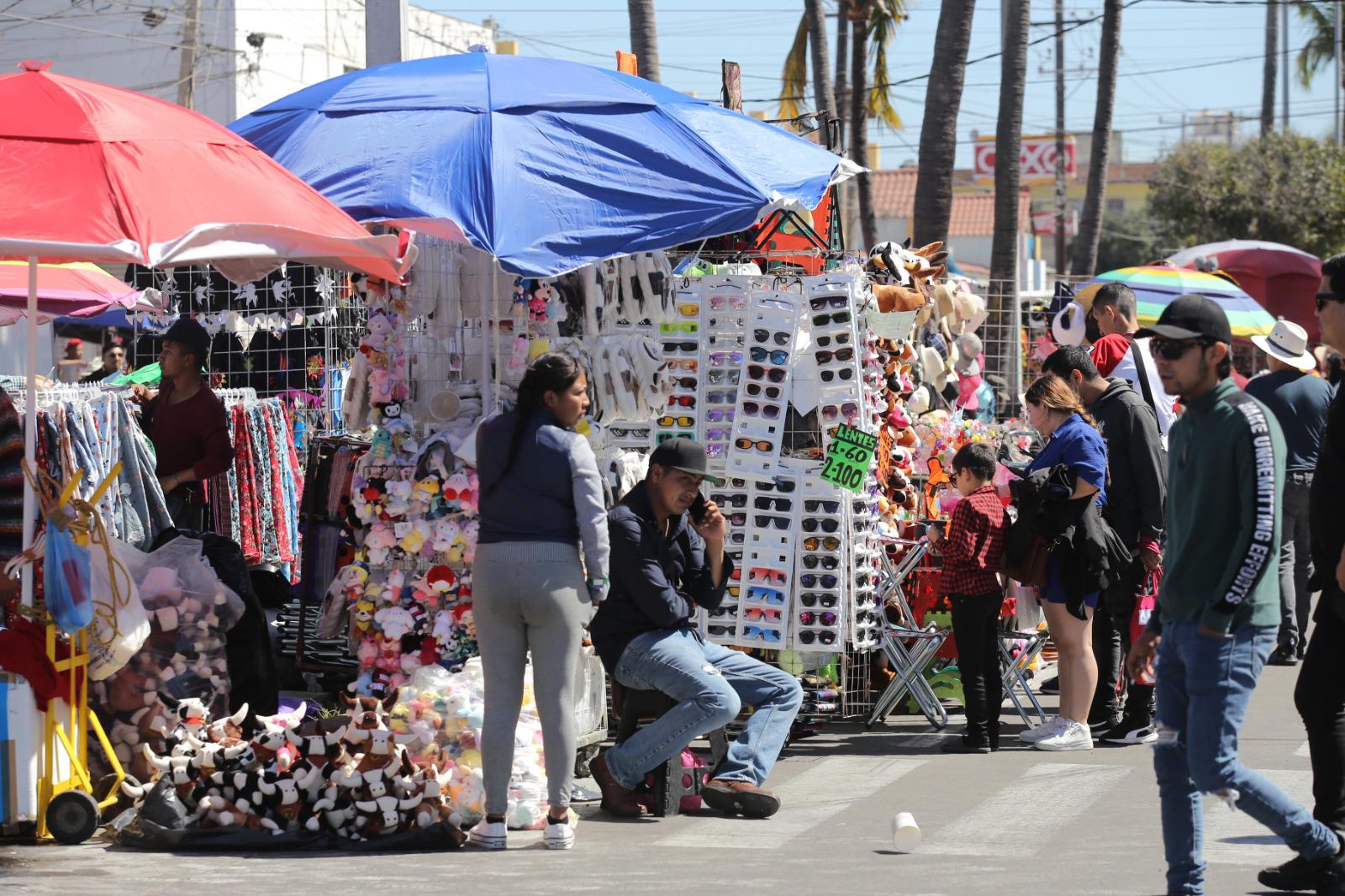 $!Los patitos amarillos cautivan a mazatlecos y turistas en el Carnaval de Mazatlán
