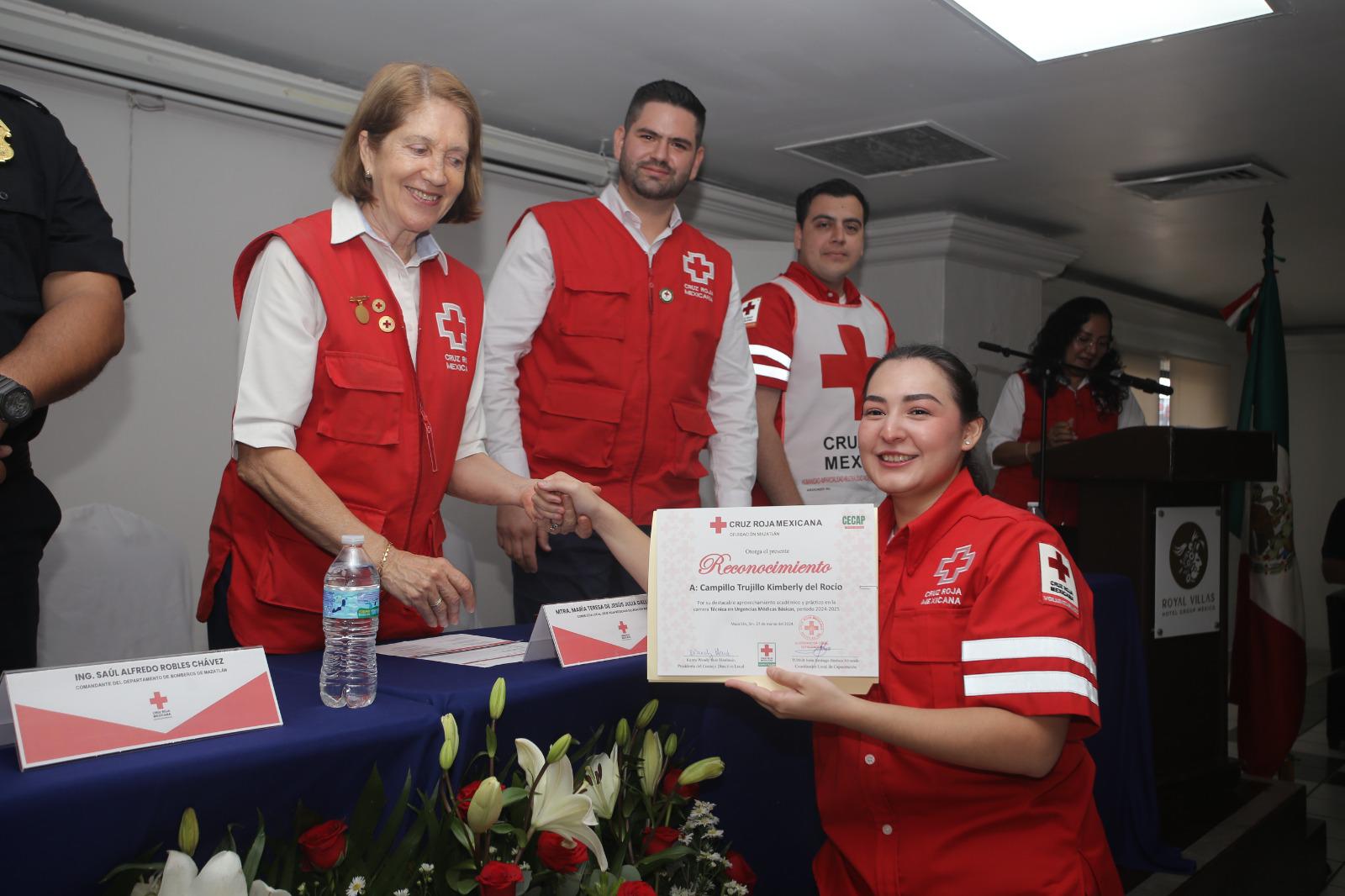 $!Se gradúan con honores 14 nuevos técnicos en Urgencias Médicas de Cruz Roja Mazatlán