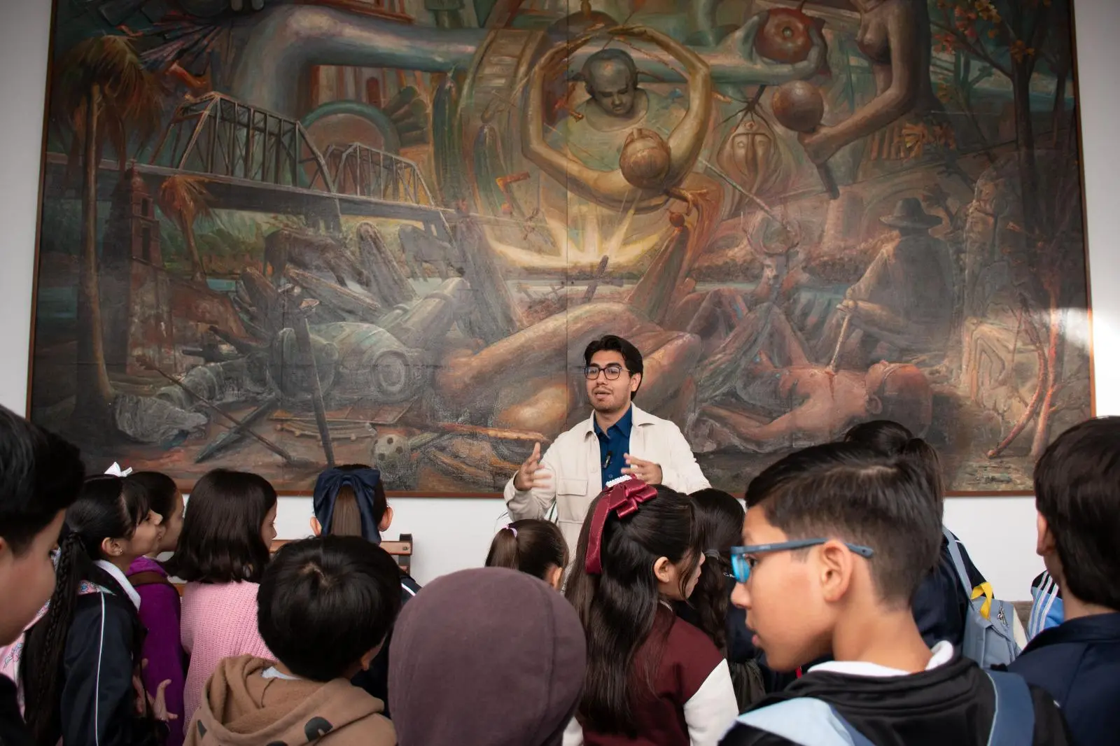 $!Conocen estudiantes de la Primaria Lázaro Cárdenas instalaciones del Ayuntamiento de Culiacán