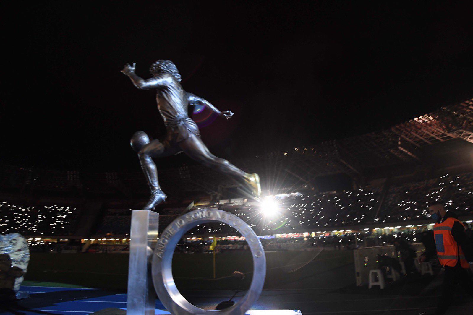 $!A un año de su partida, el Napoli honra a Maradona con una estatua y homenaje