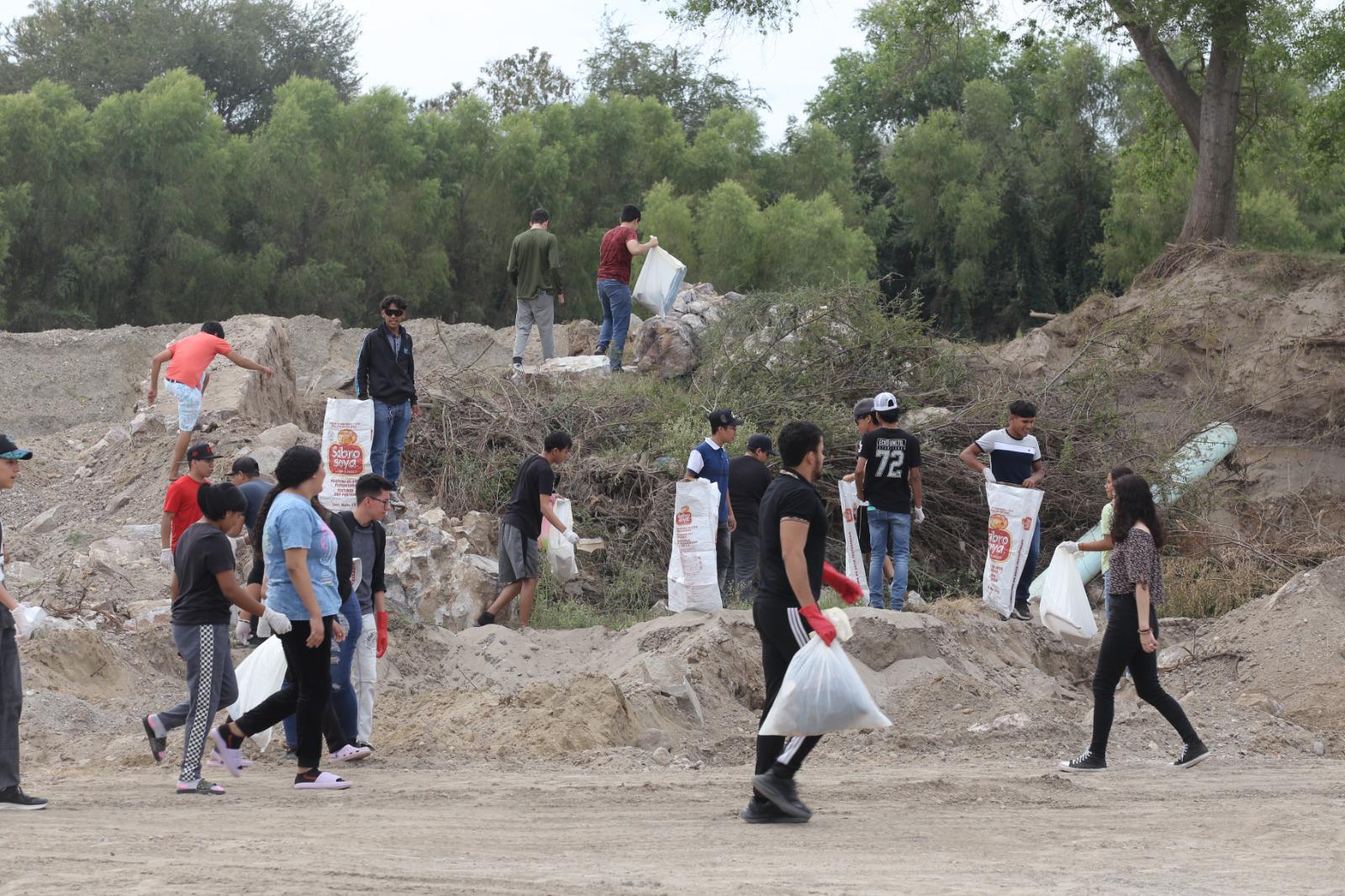 $!Cientos de personas se reúnen a limpiar el río Presidio en Mazatlán