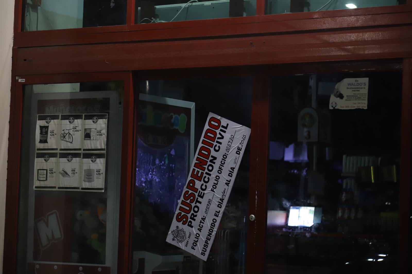 $!Suspende Protección Civil dos tiendas Waldo’s en Mazatlán