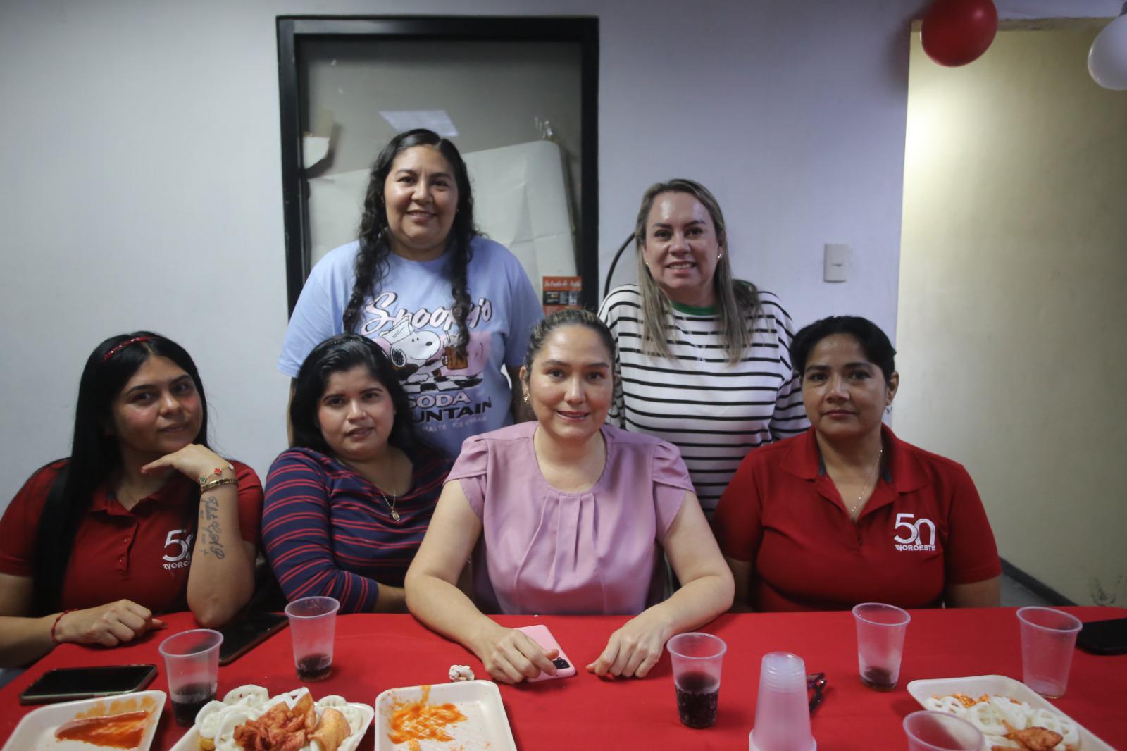 $!Amanda Aragón, Elva Aguirre, Araceli Solano, Xóchitl Aguilar, Lupita Páez y Olga Solís.