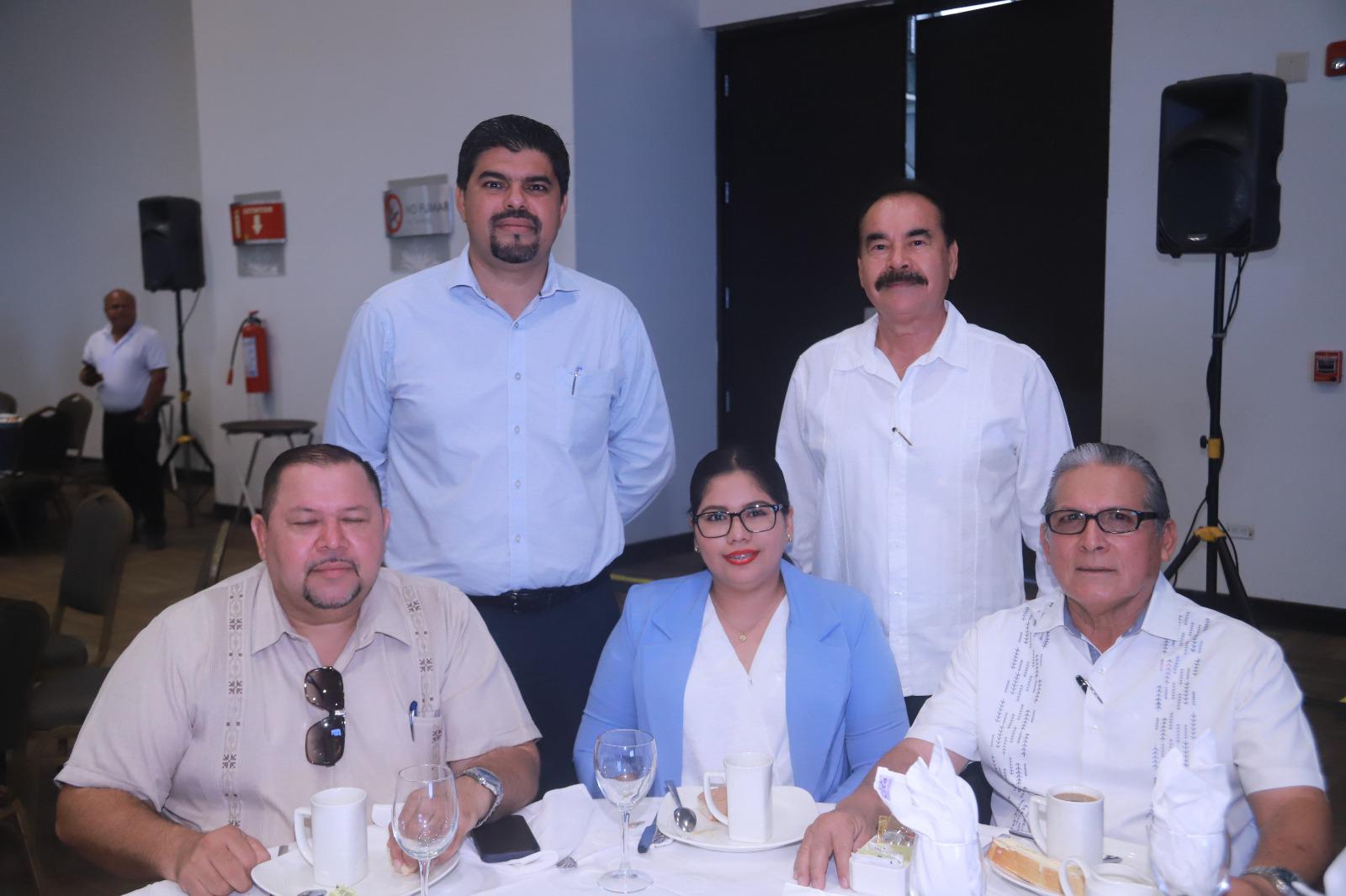 $!Marco Antonio Serna Valdez, Marco Antonio Serna Coronado, Jesús Alcaraz, Cristina Rodriguera y Lino Ramírez.