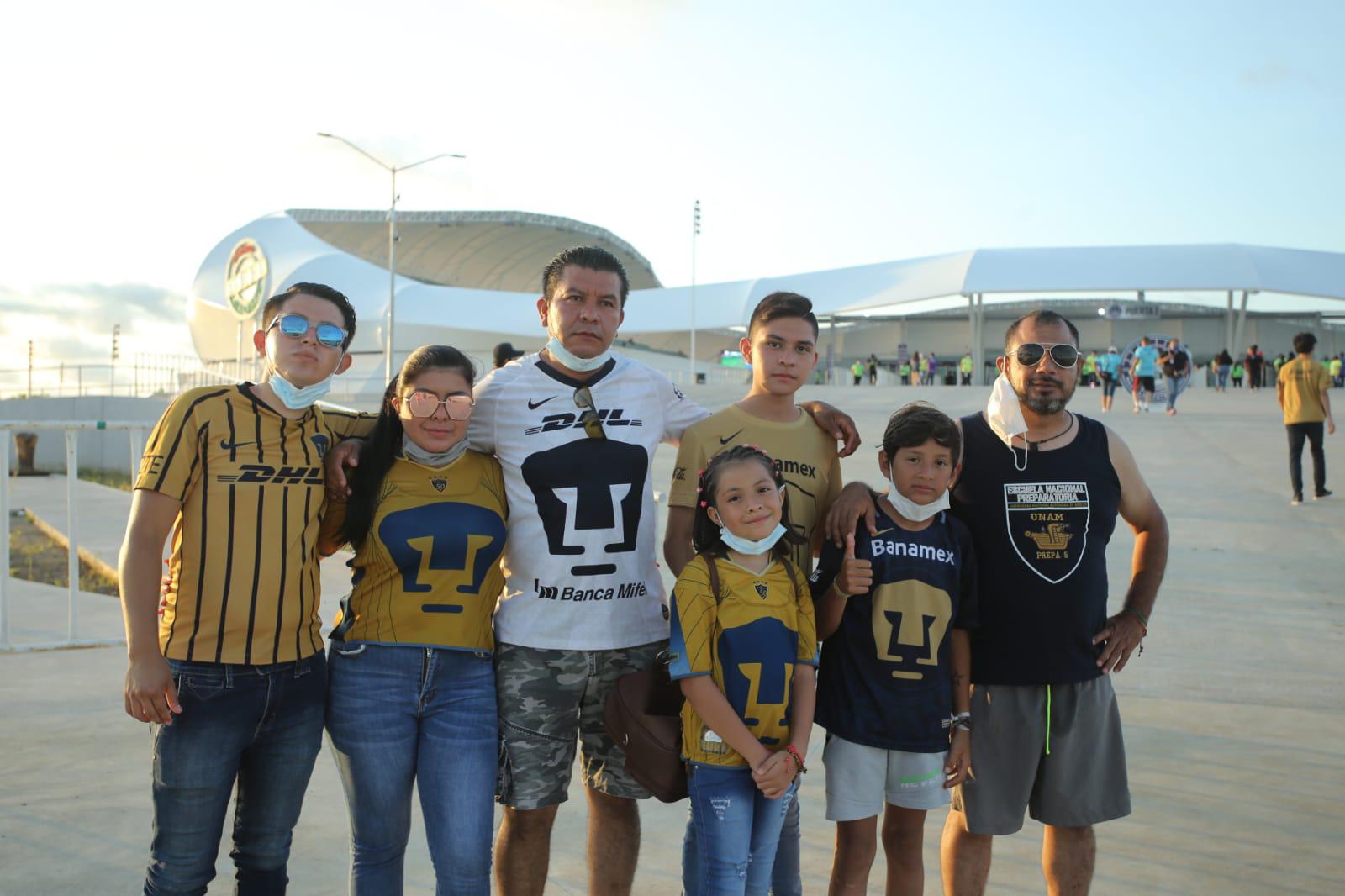 $!Aficionados de Pumas invaden ‘El Kraken’ para apoyar a los universitarios ante el Mazatlán FC