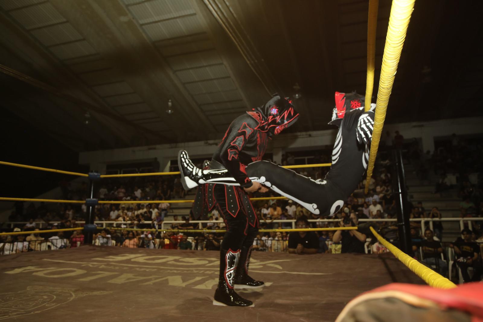 $!Brilla La Parka en presentación en Mazatlán