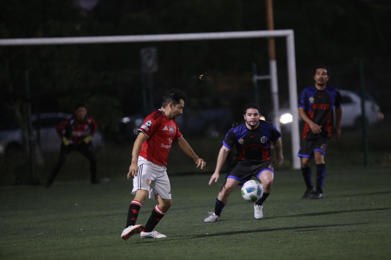 $!Cristales El Pollo continúa con buen paso en Torneo Superveteranos