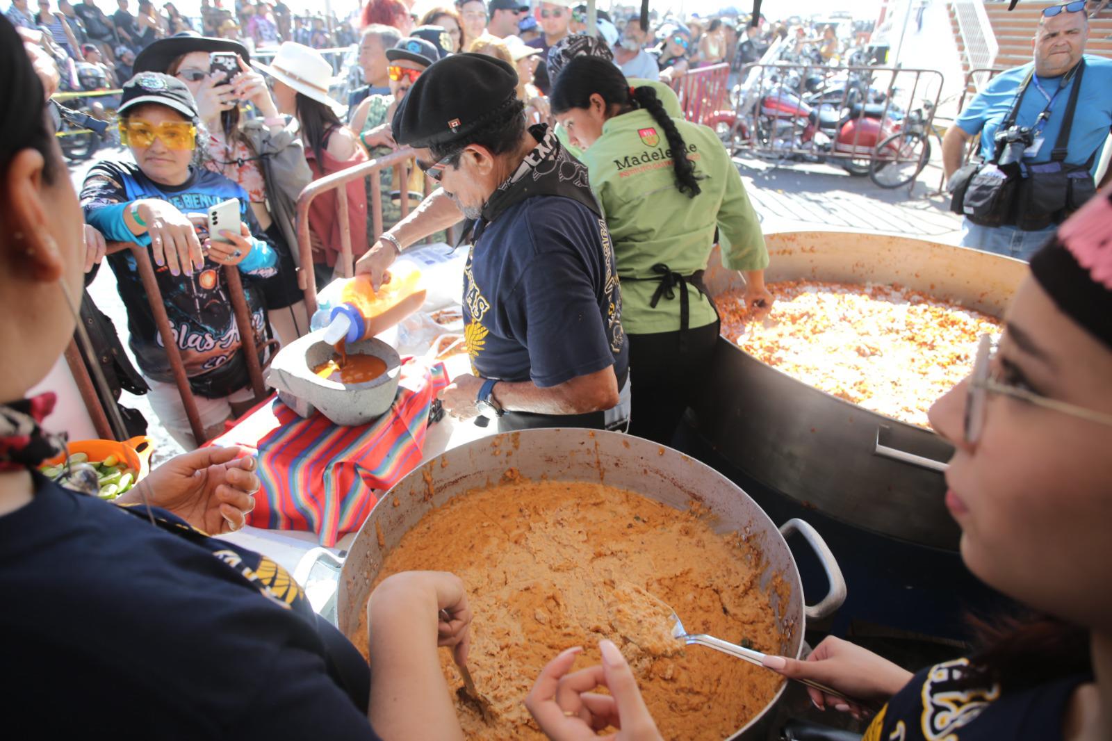 $!Degustan más de 5 mil personas el tradicional marlin al chipotle del Motoclub Olas Altas