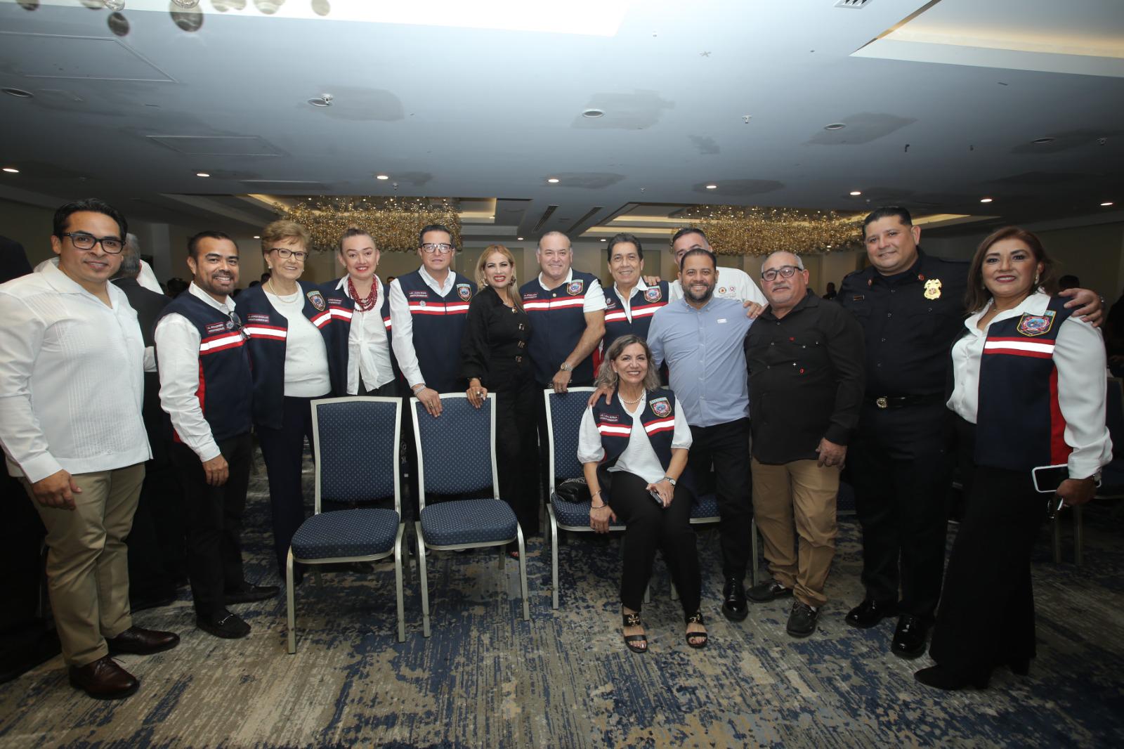 $!Integrantes del Patronato de Bomberos con autoridades municipales.